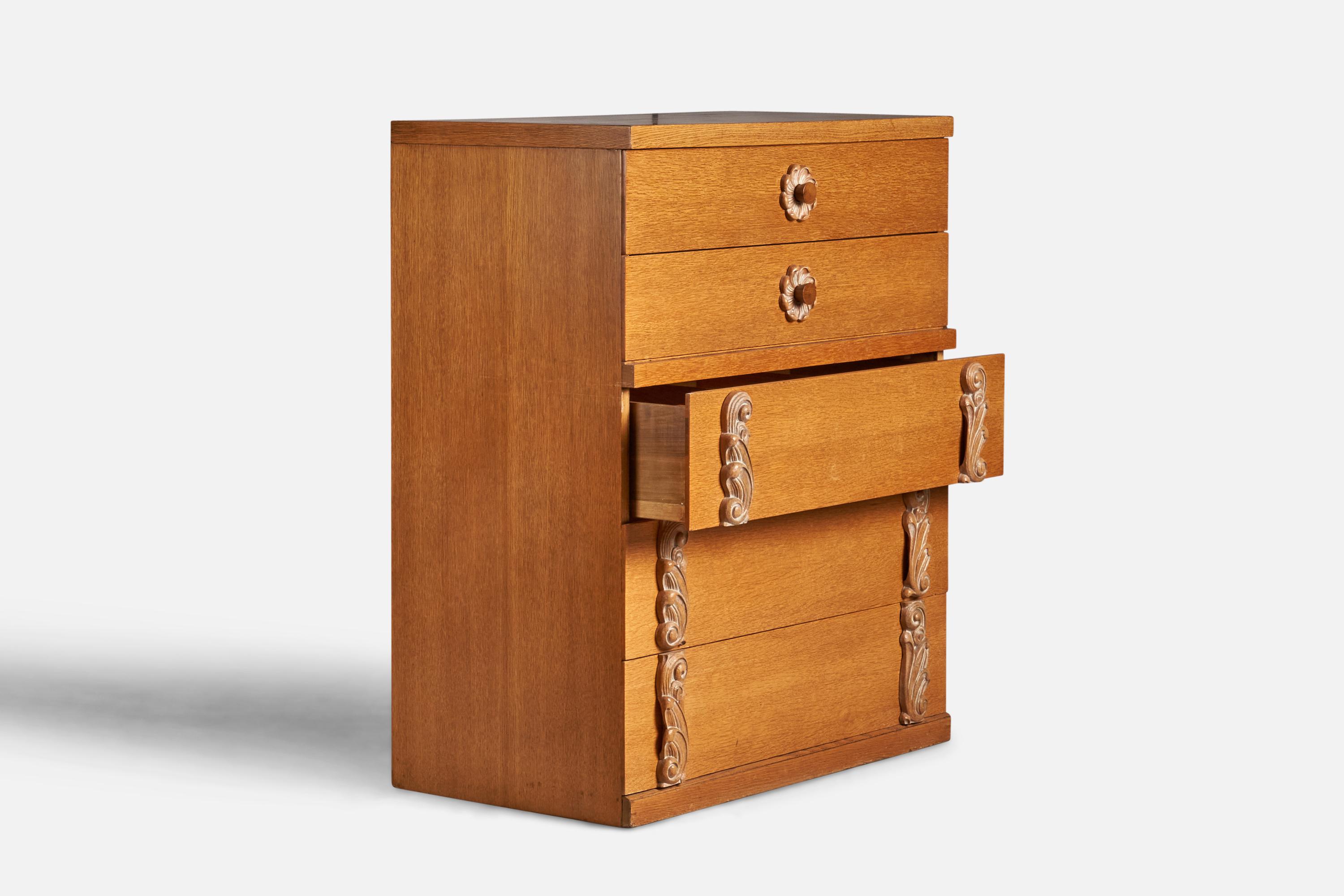 American Designer, Chest of Drawers, Oak, USA, 1940s In Good Condition For Sale In High Point, NC