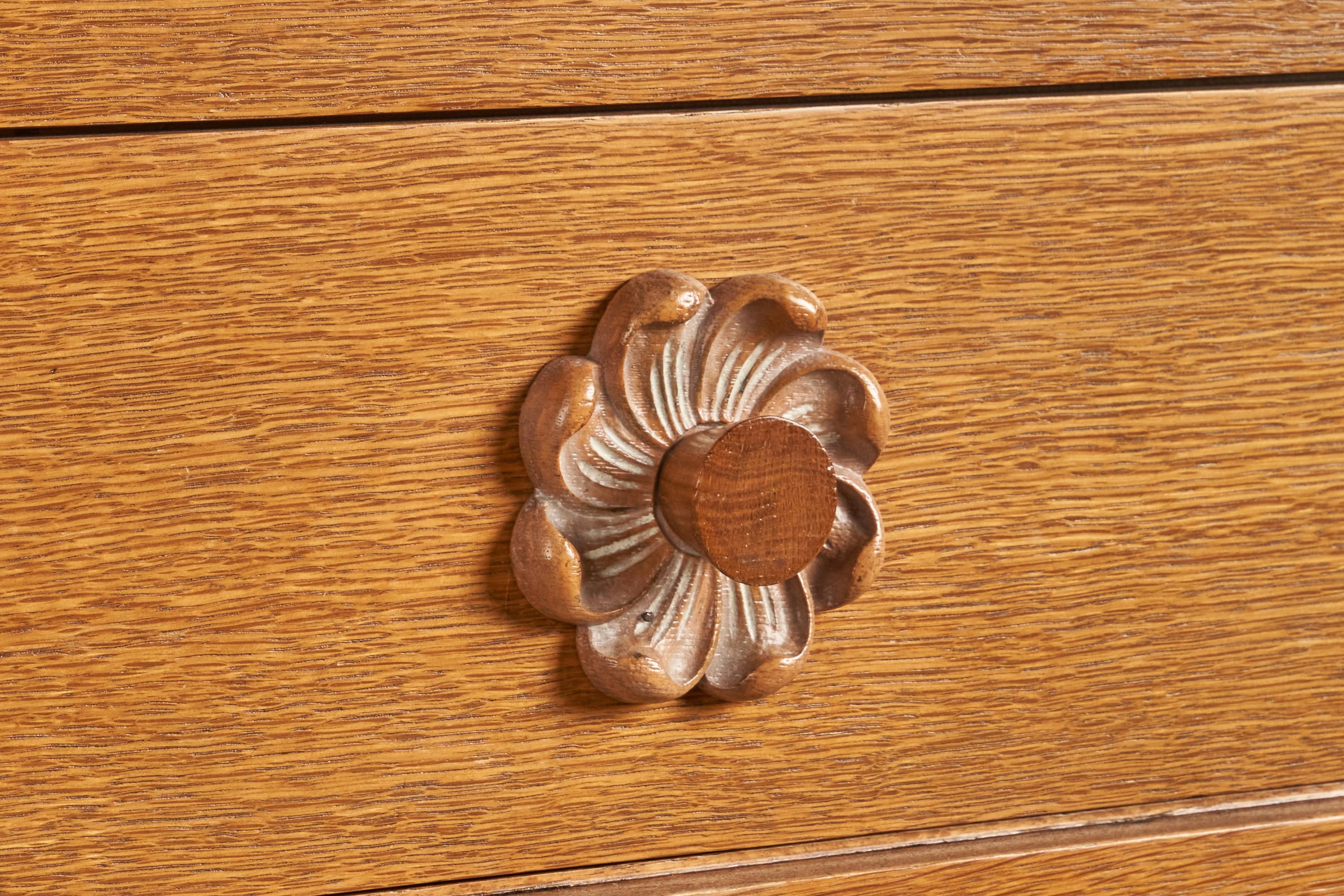 American Designer, Chest of Drawers, Oak, USA, 1940s For Sale 1