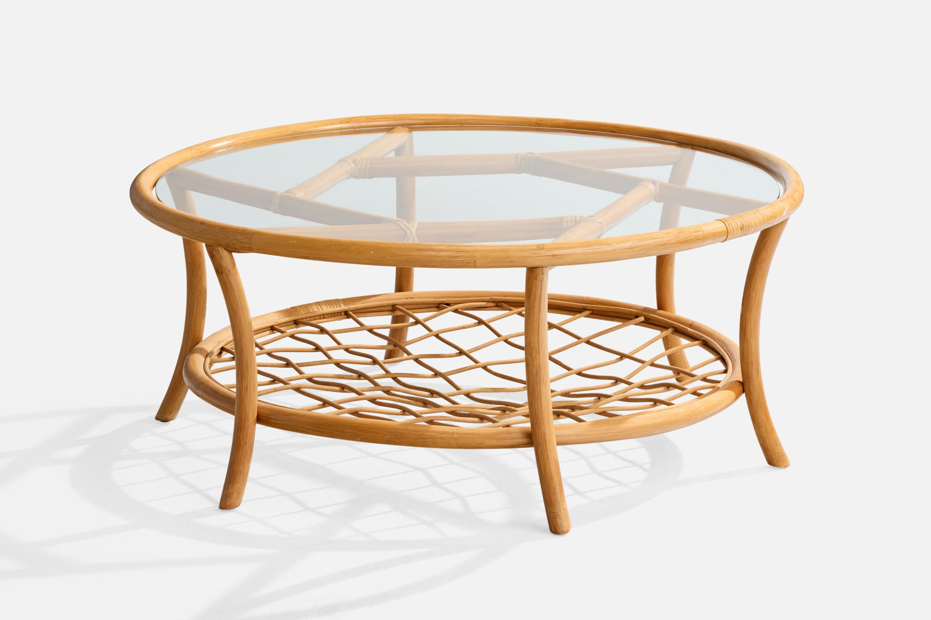Tavolino in bambù, rattan e vetro modellato, progettato e prodotto negli Stati Uniti, negli anni '80 circa.

Dimensioni complessive (pollici): 16,5 