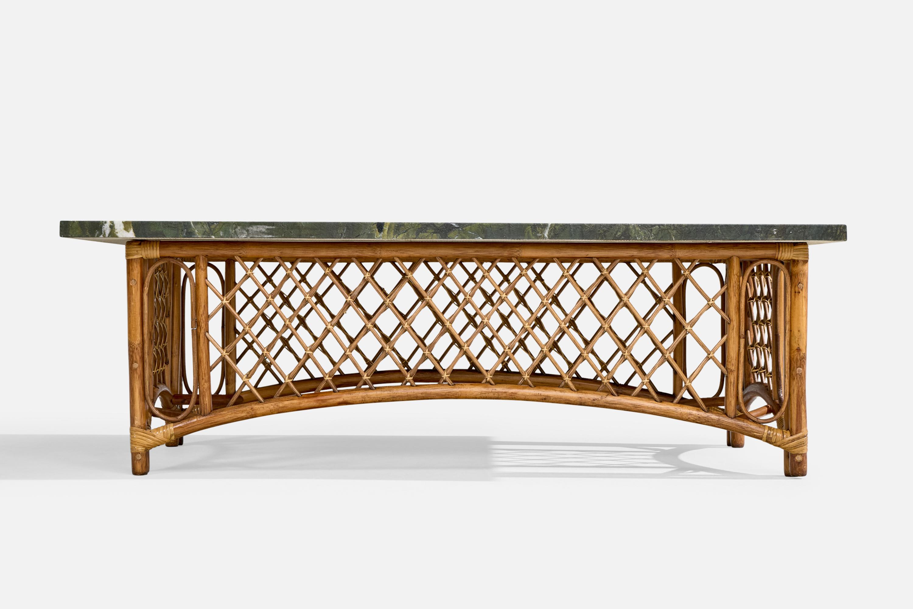 Américain Designer américain, table basse, bambou, rotin, marbre, États-Unis, années 1950 en vente