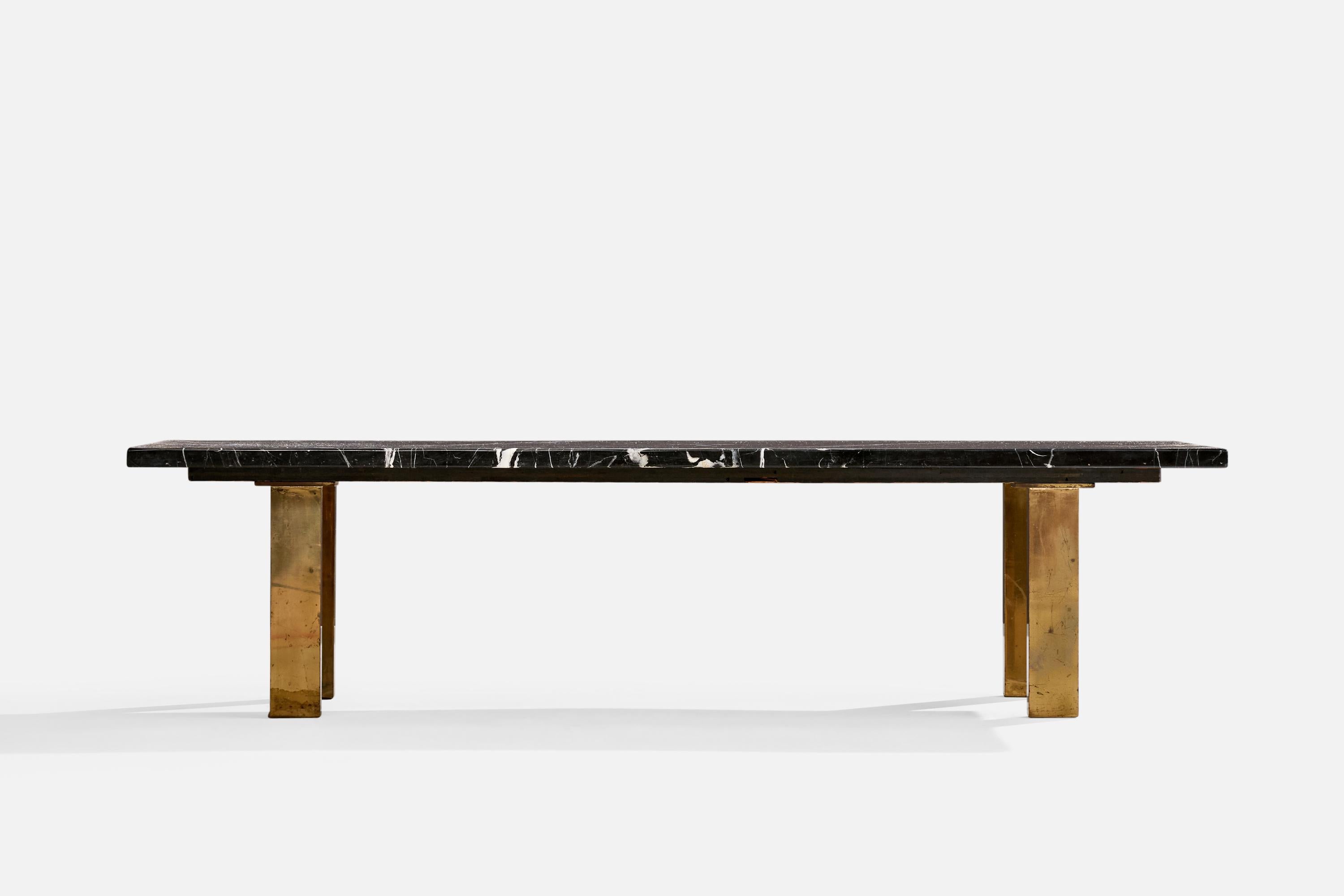 Américain Designer américain, table basse, laiton, marbre, États-Unis, années 1960 en vente