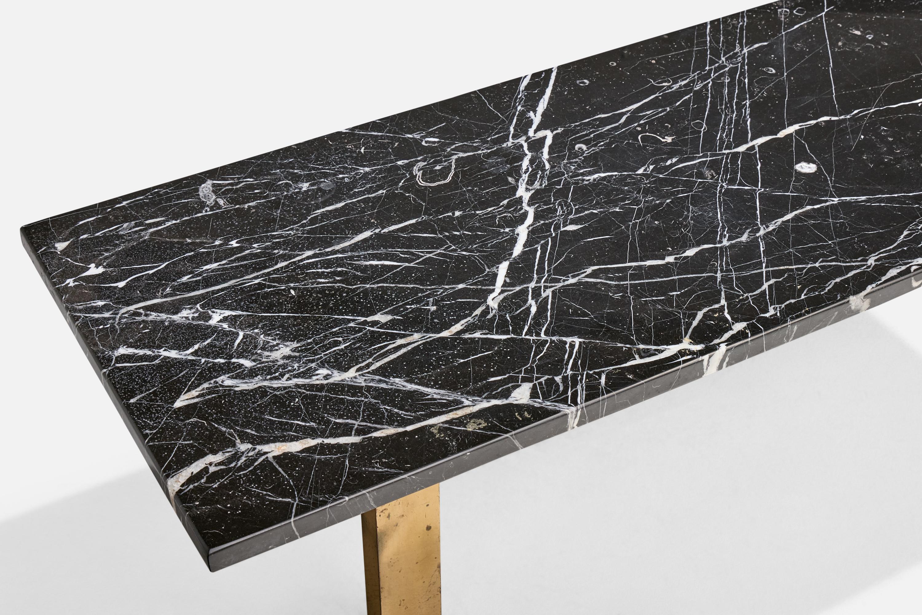 Designer américain, table basse, laiton, marbre, États-Unis, années 1960 en vente 1