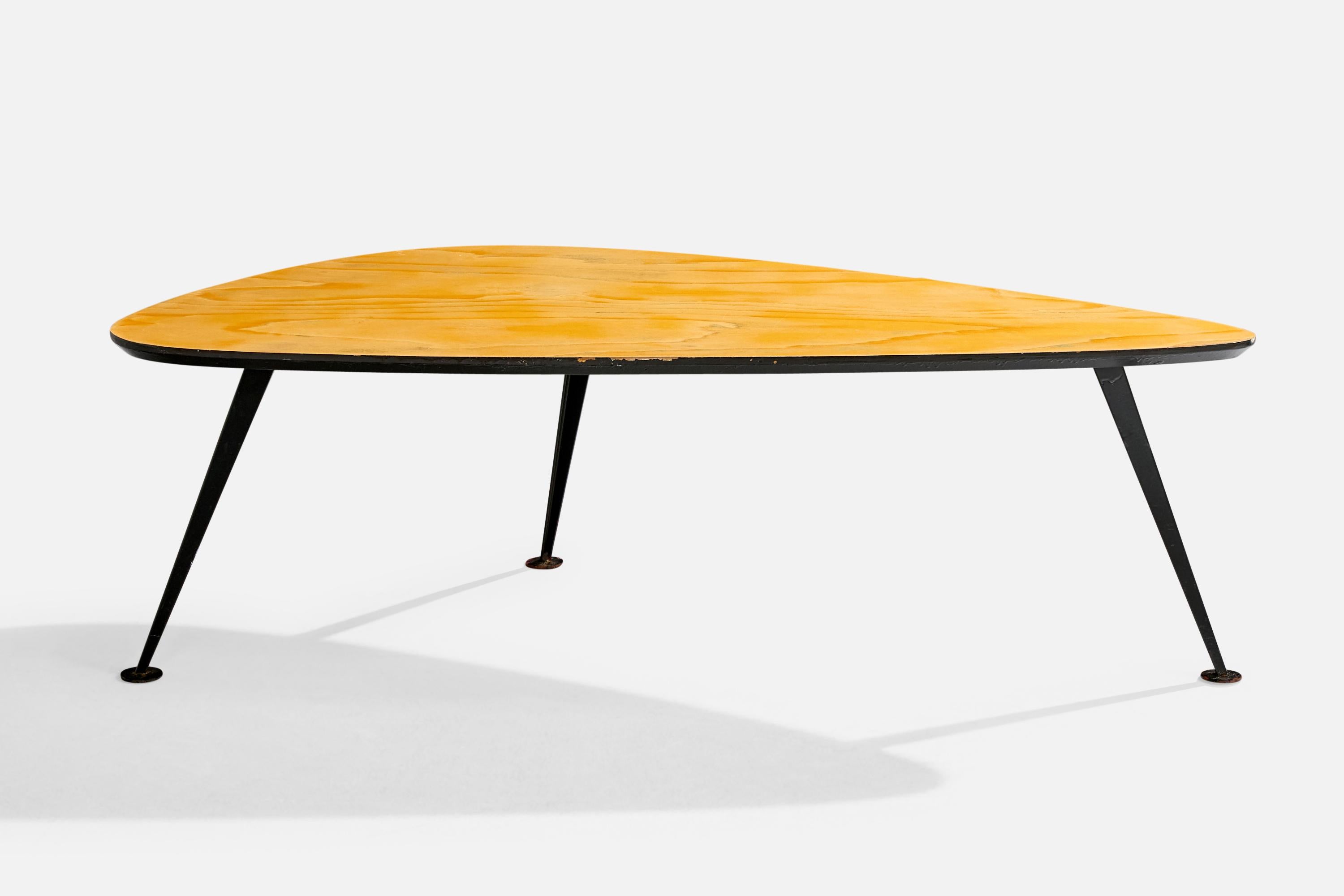 Mid-Century Modern Designer américain, table basse, érable, fer, États-Unis, années 1950 en vente