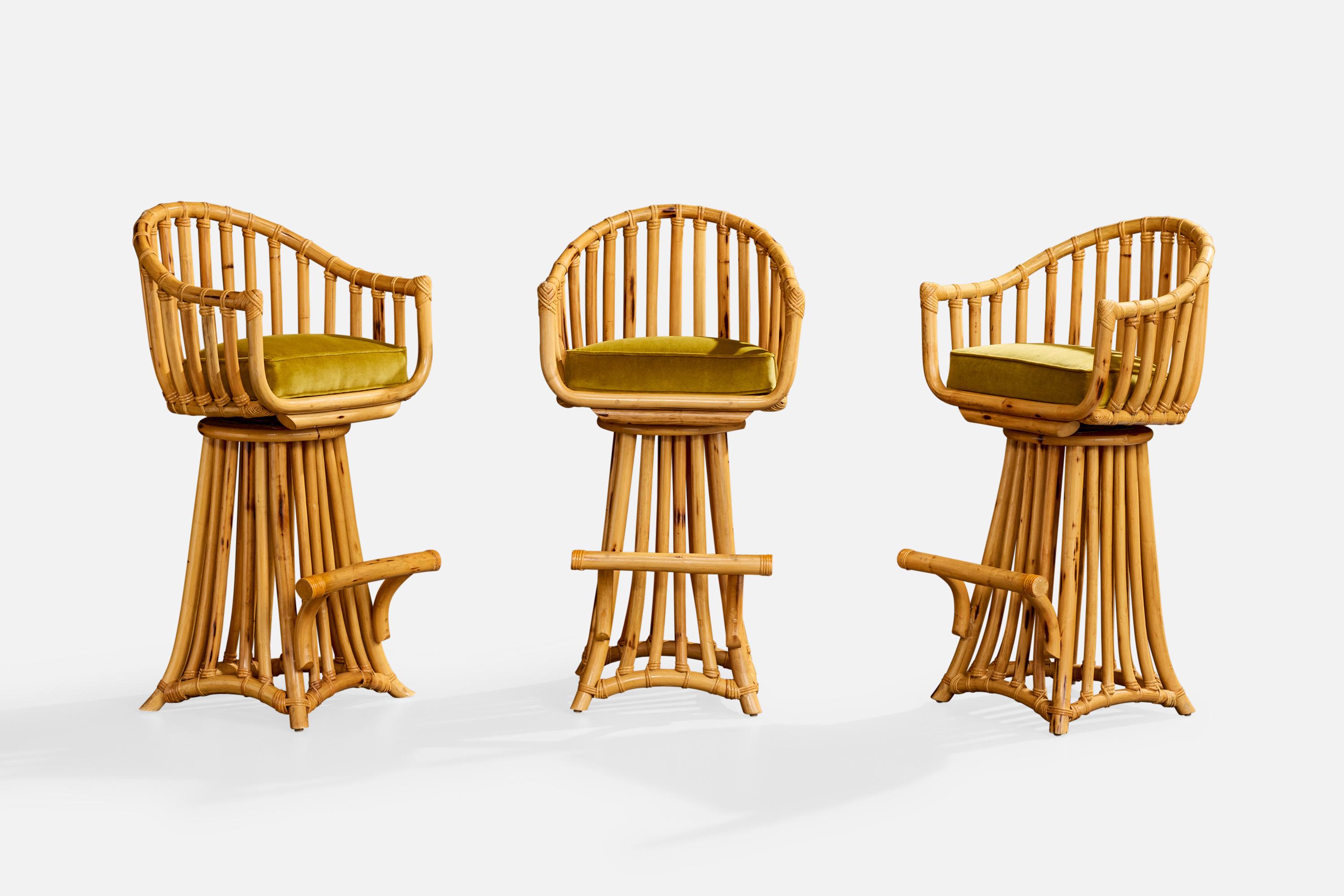 Amerikanischer Designer, Thekenhocker, Bambus, Rattan, Samt, USA, 1970er (Moderne der Mitte des Jahrhunderts) im Angebot