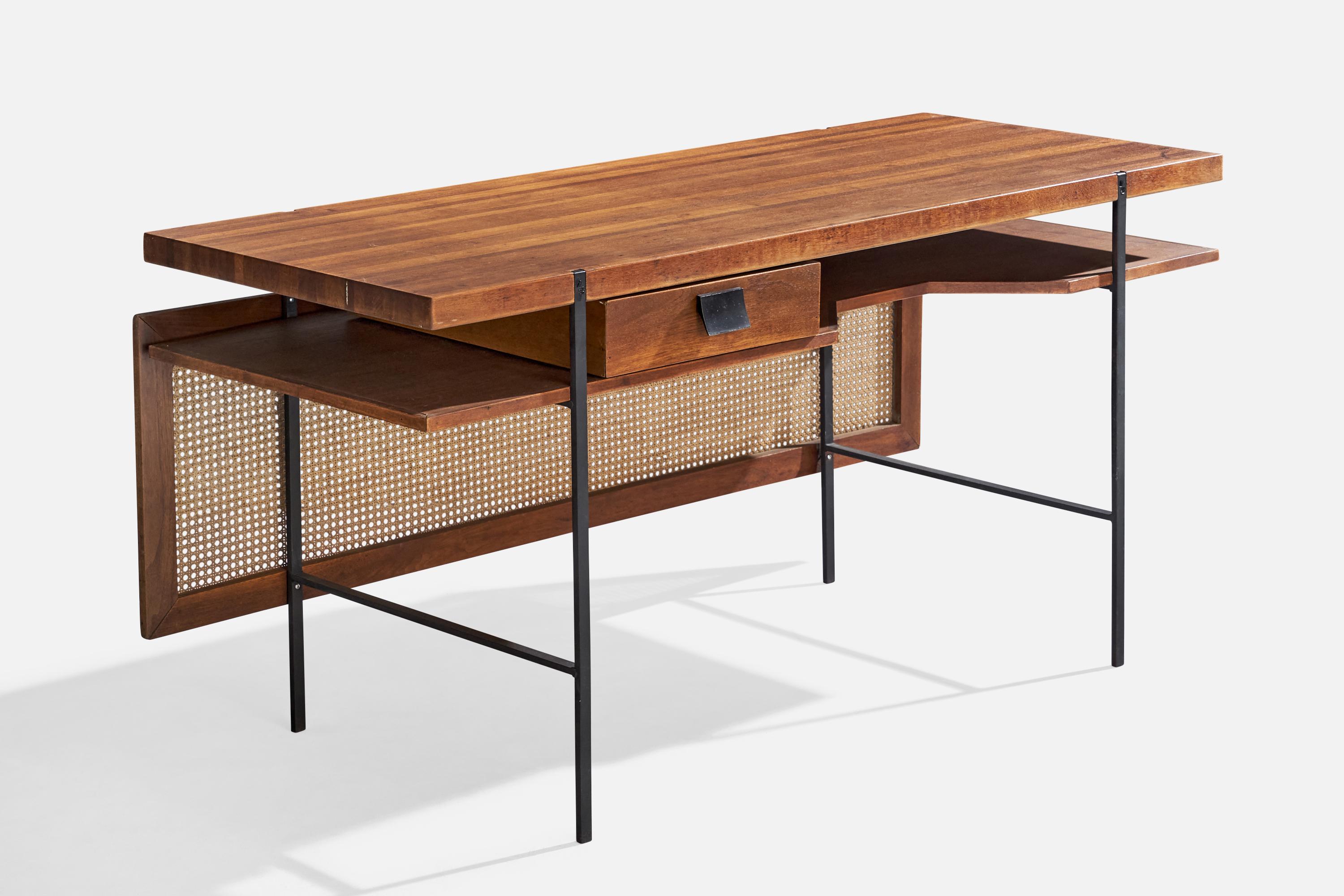 Bureau en bois, en fer laqué noir et en rotin, ou bureau de réception, conçu et produit aux États-Unis, vers les années 1950.

dimensions : 30