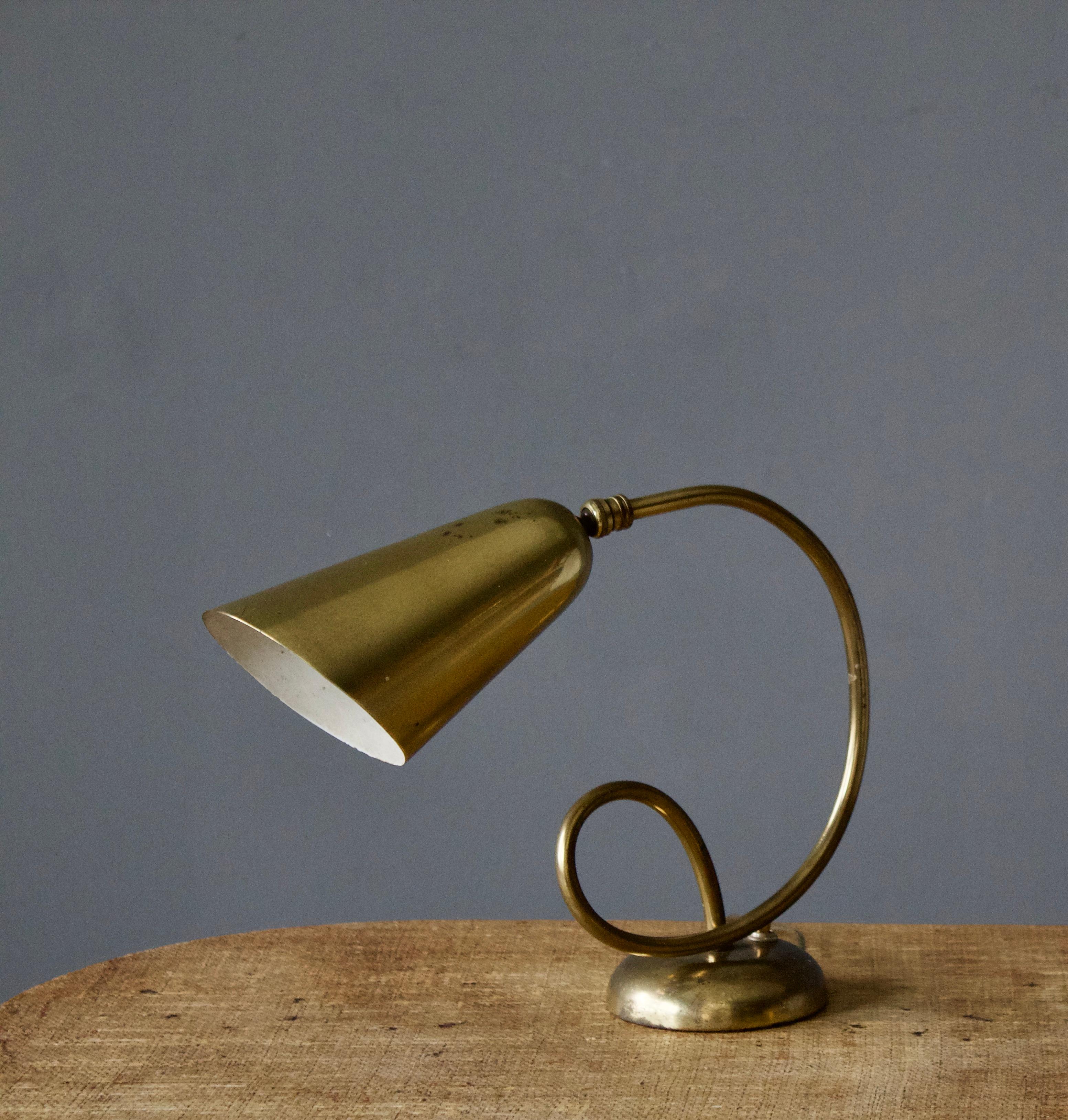 American Designer, Desk Light / Table Lamp, Brass, United States, 1950s In Good Condition In High Point, NC