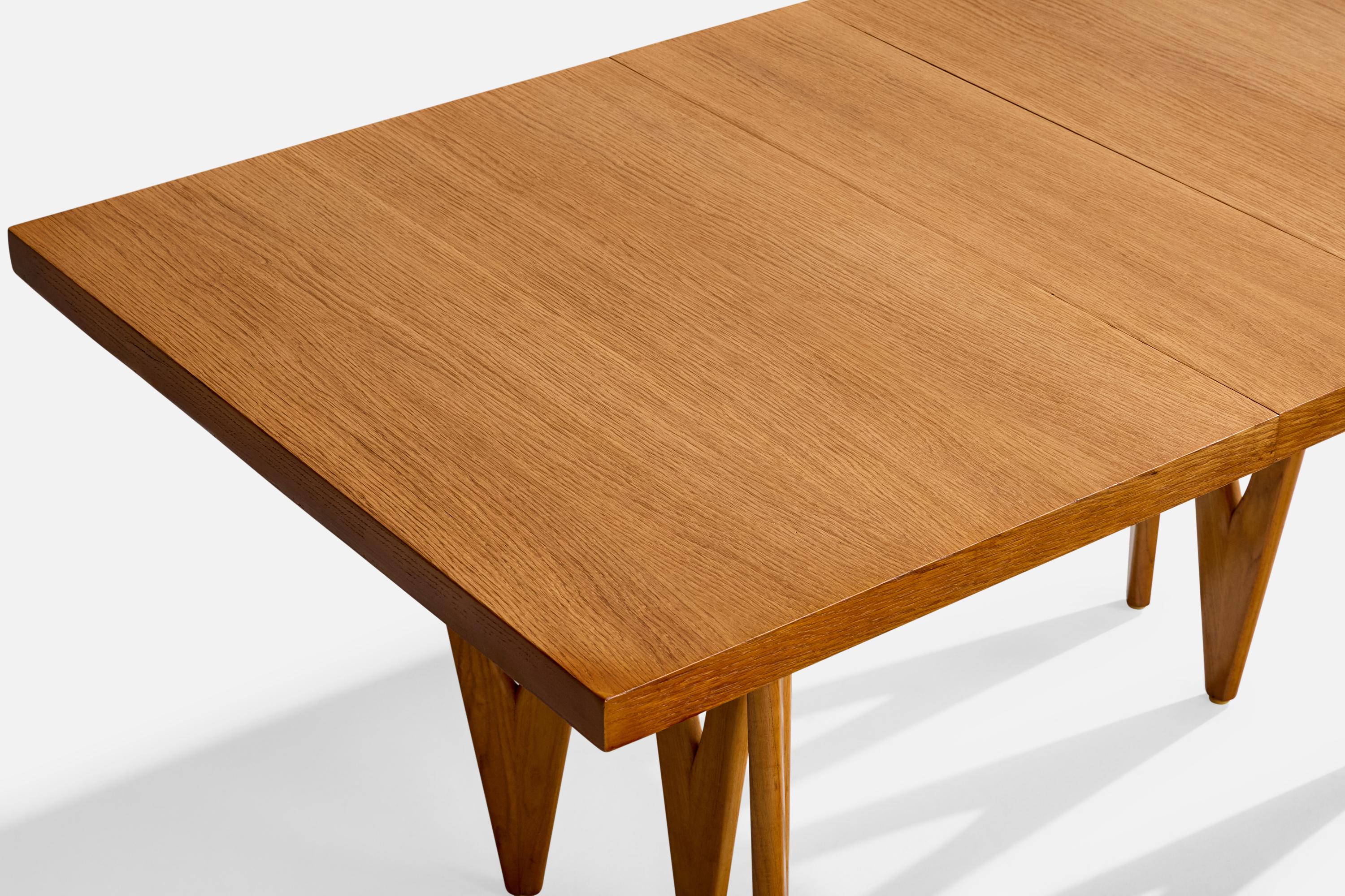 American Designer, Dining Table, Oak, Walnut, USA, 1950s For Sale 4