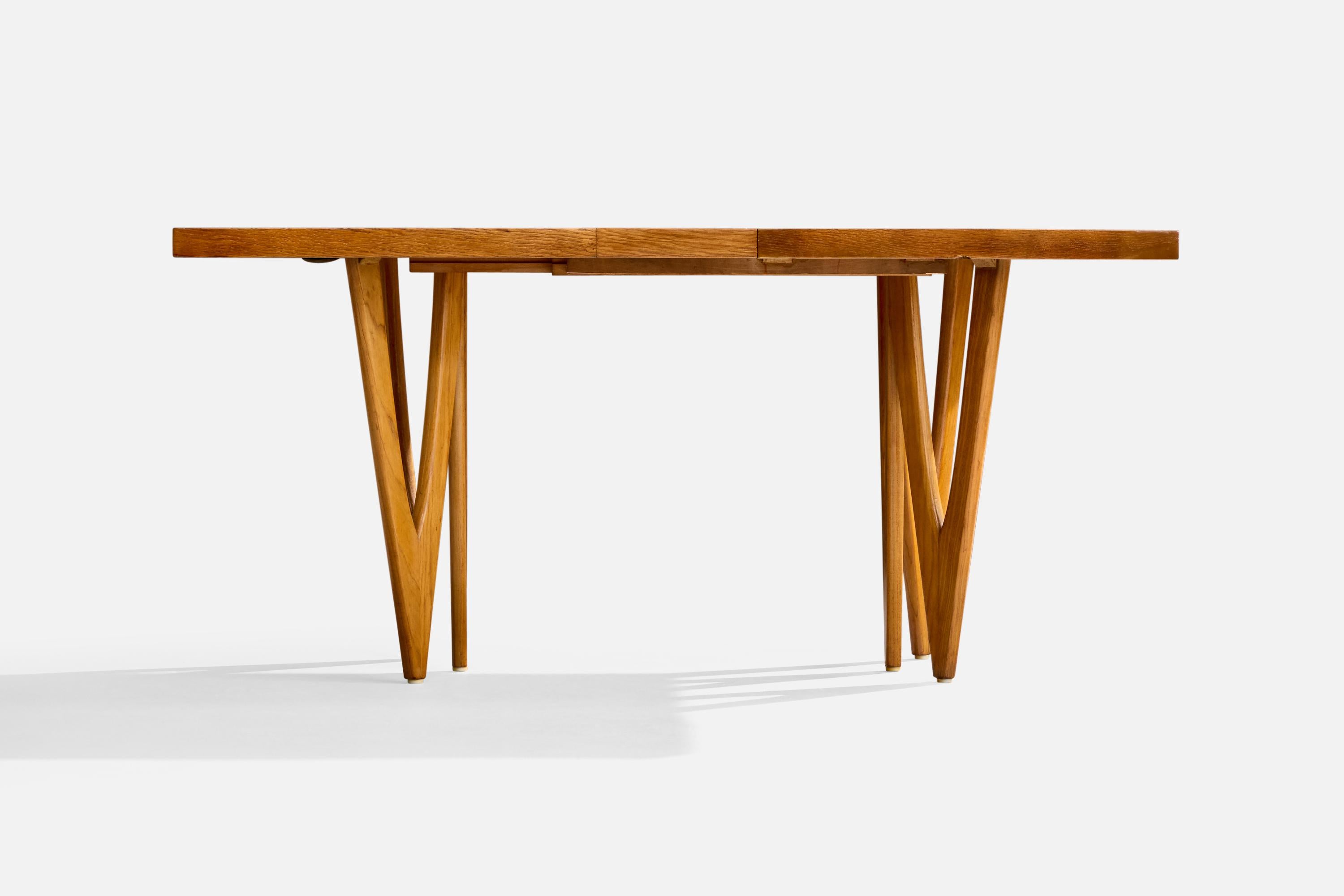Wood American Designer, Dining Table, Oak, Walnut, USA, 1950s For Sale