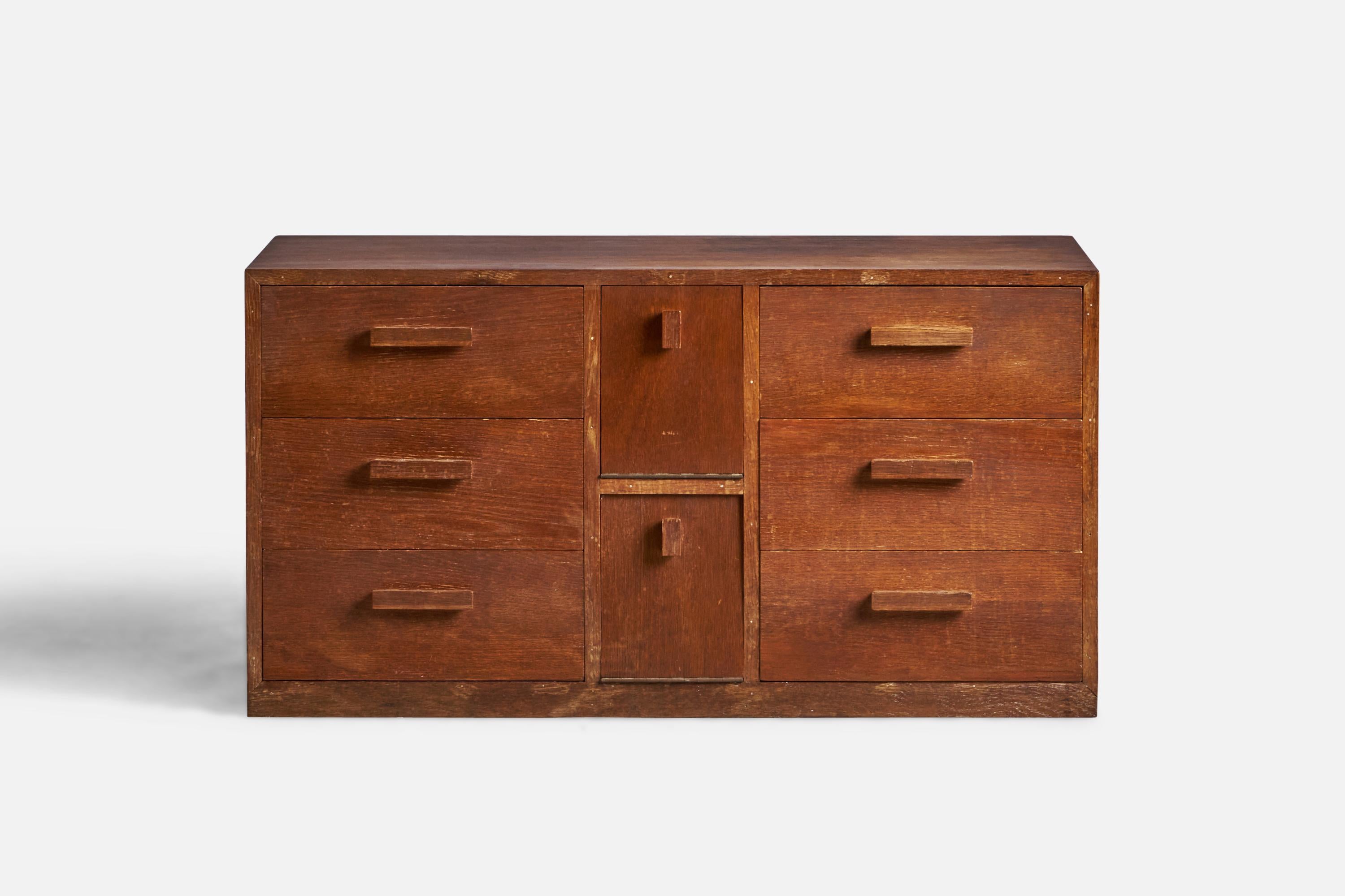 Modern American Designer, Dresser, Oak, USA, 1940s For Sale