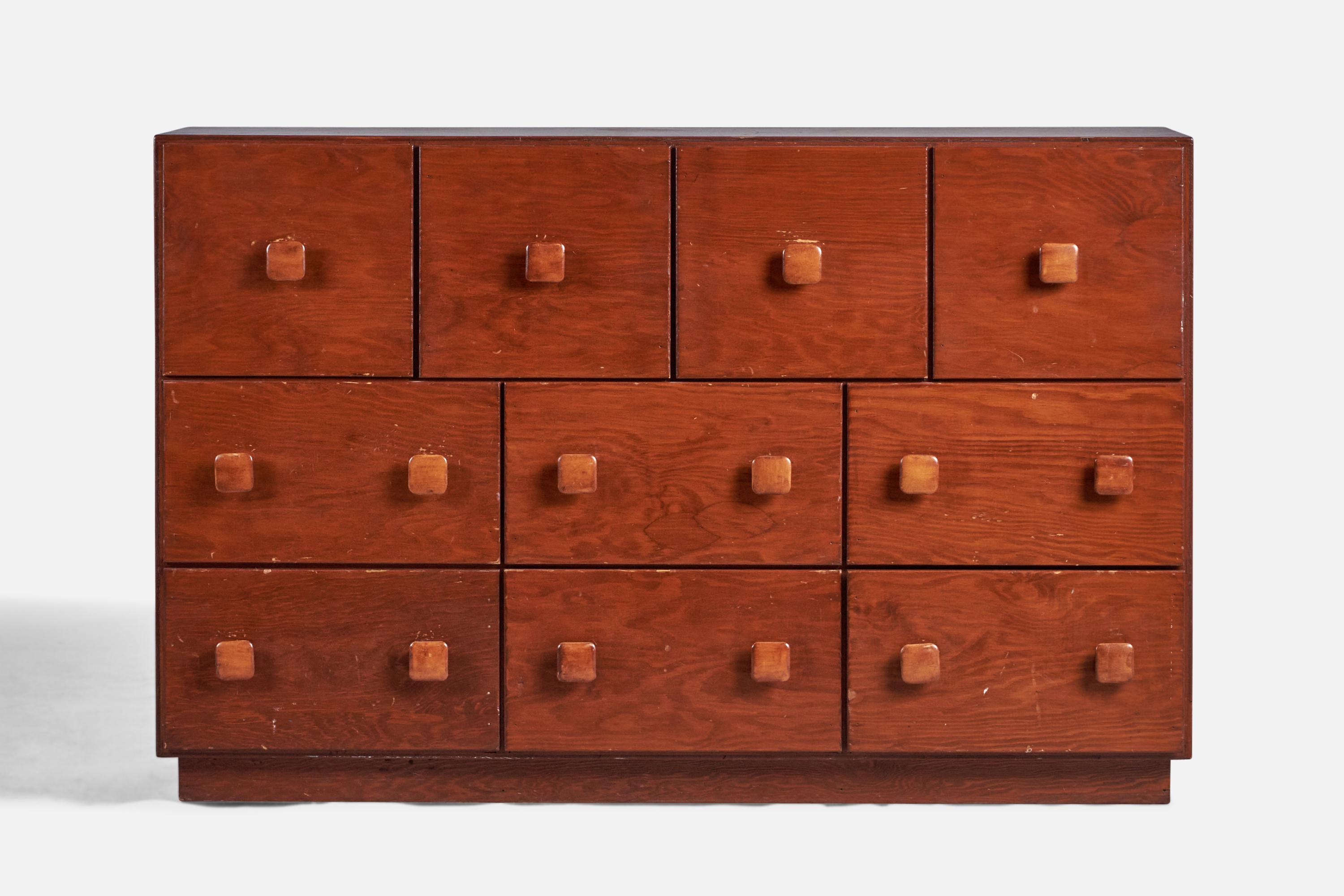 American Designer, Dresser, Oak, USA, 1940s In Good Condition For Sale In High Point, NC