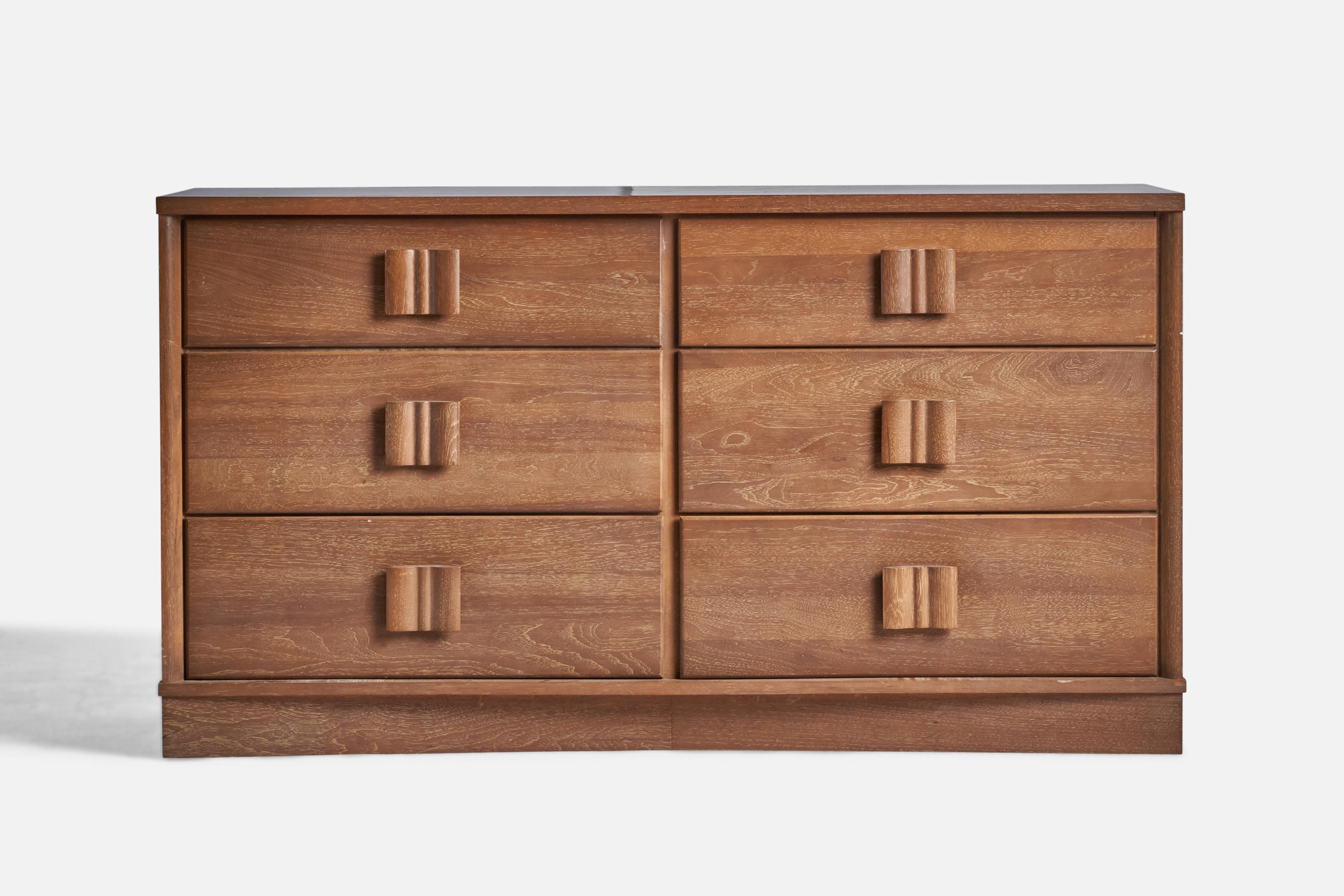 American Designer, Dresser, Oak, USA, 1940s In Good Condition In High Point, NC