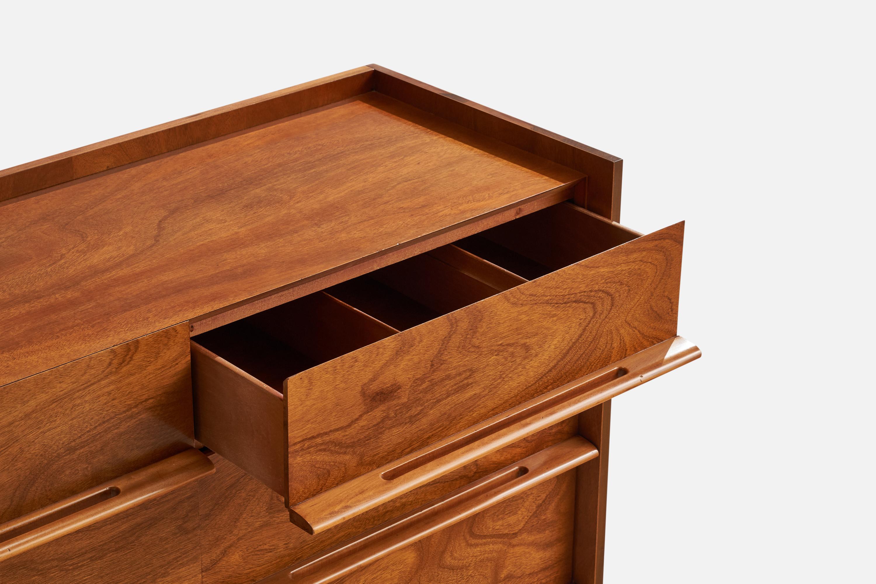 American Designer, Dresser, Rosewood, USA, 1950s In Good Condition For Sale In High Point, NC