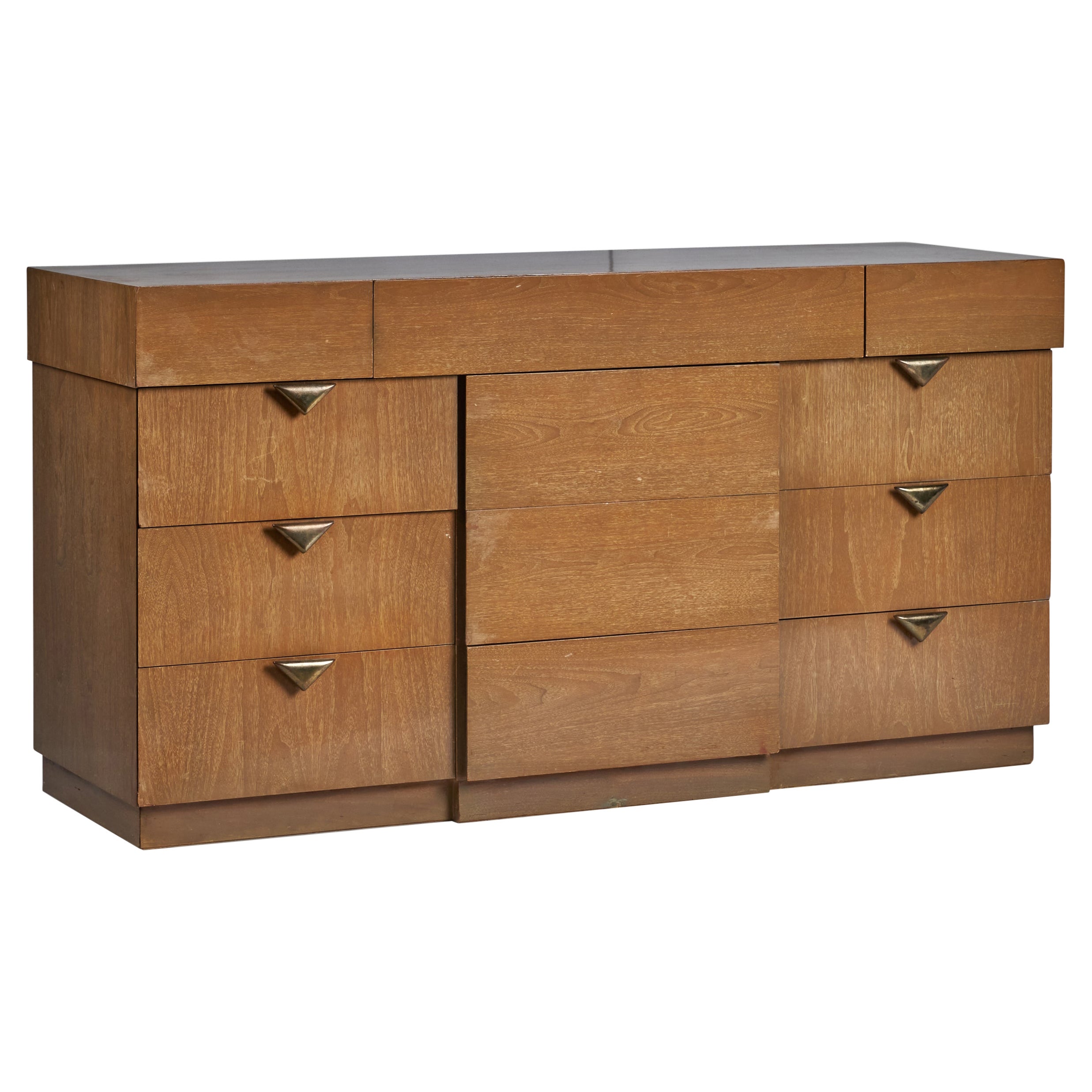 Designer américain, commode, noyer, laiton, États-Unis, années 1950 en vente