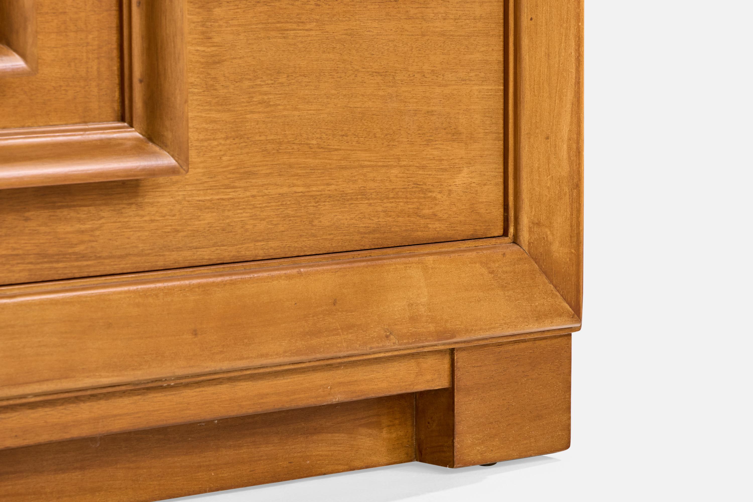American Designer, Dresser, Wood, United States, 1950s For Sale 3