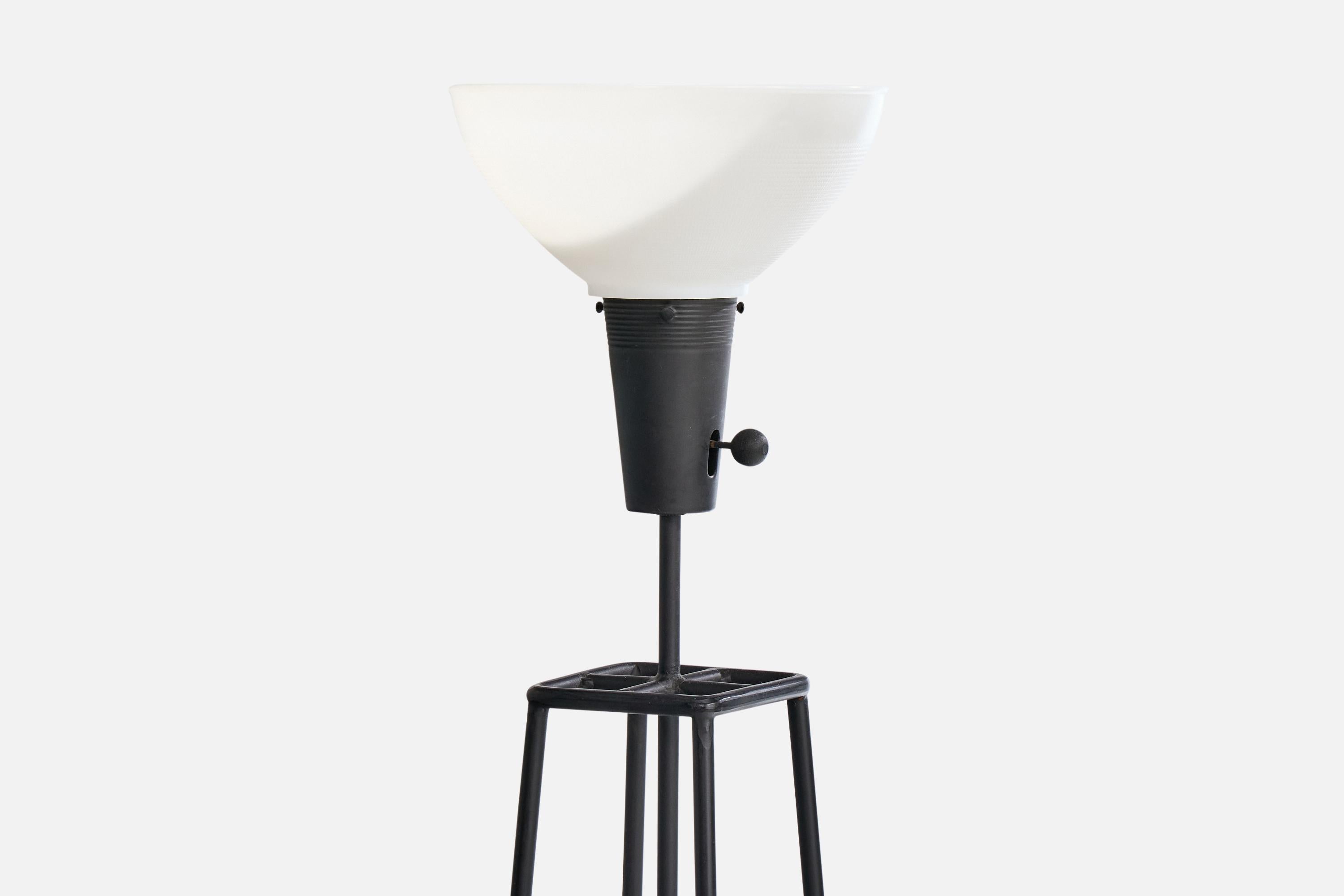 Diseñador americano, Lámpara de pie, Hierro, Vidrio, EE.UU., Década de 1950 Moderno de mediados de siglo en venta