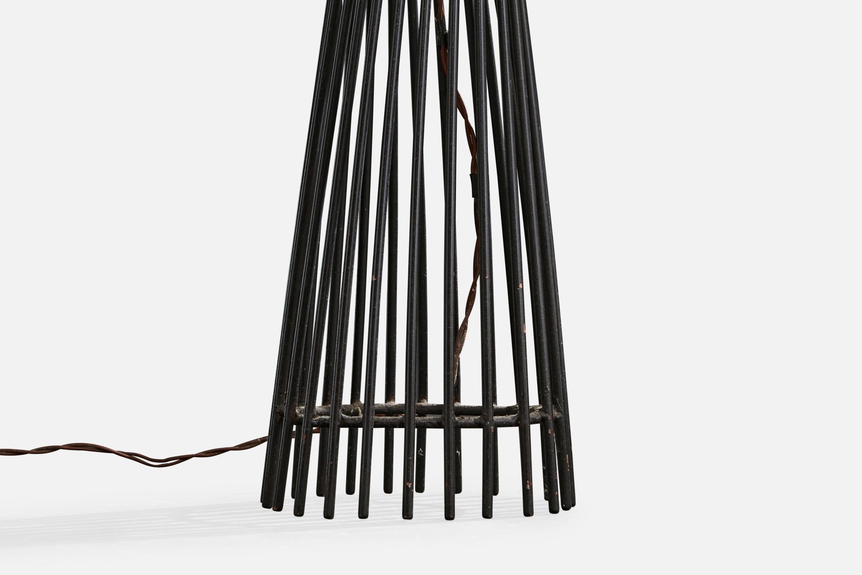 Diseñador americano, Lámpara de pie, Hierro, Papel, EE.UU., Años 50 en venta 1