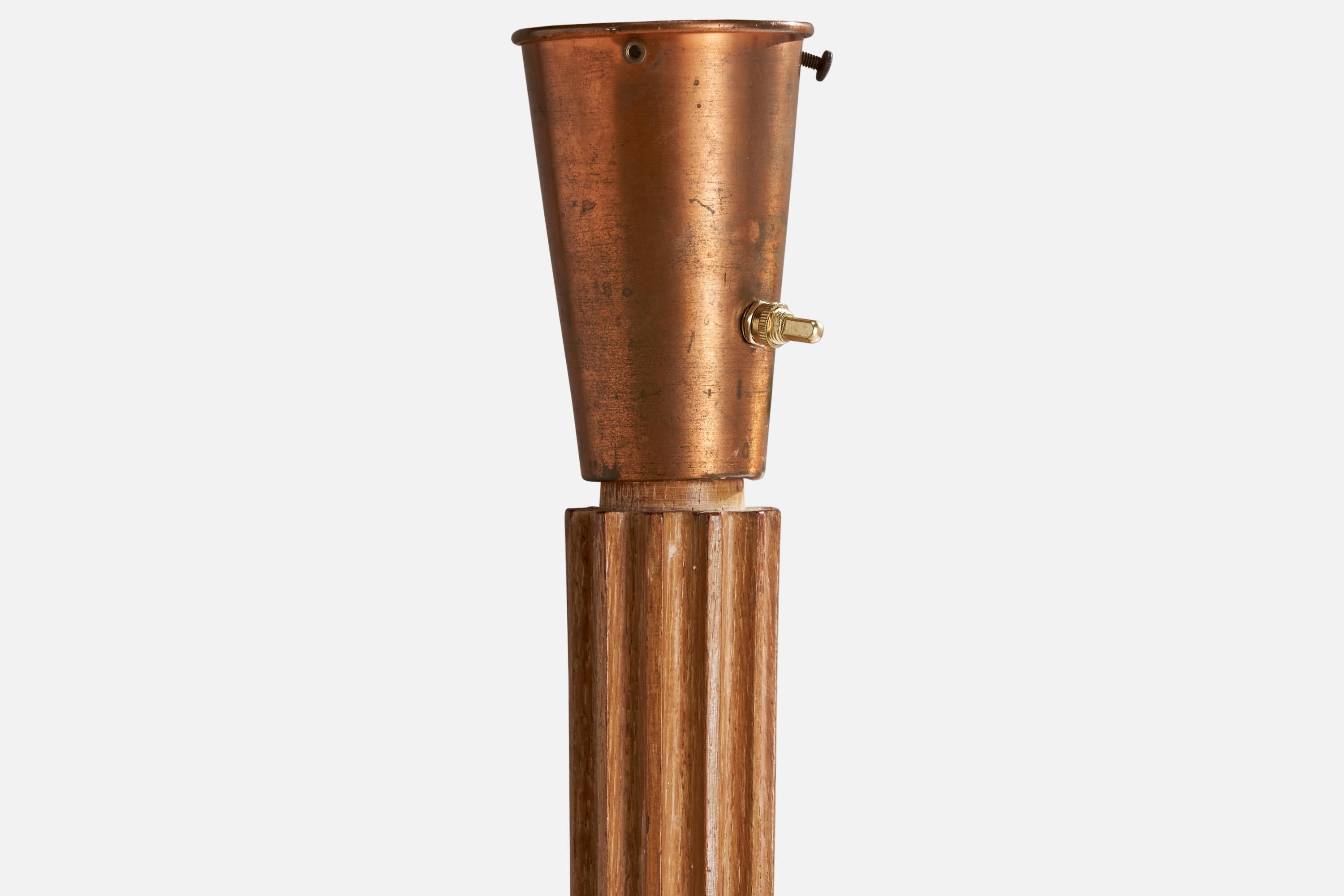 Lampada da terra di design americano, Oak, rame, carta, USA, anni '50 In condizioni buone in vendita a High Point, NC