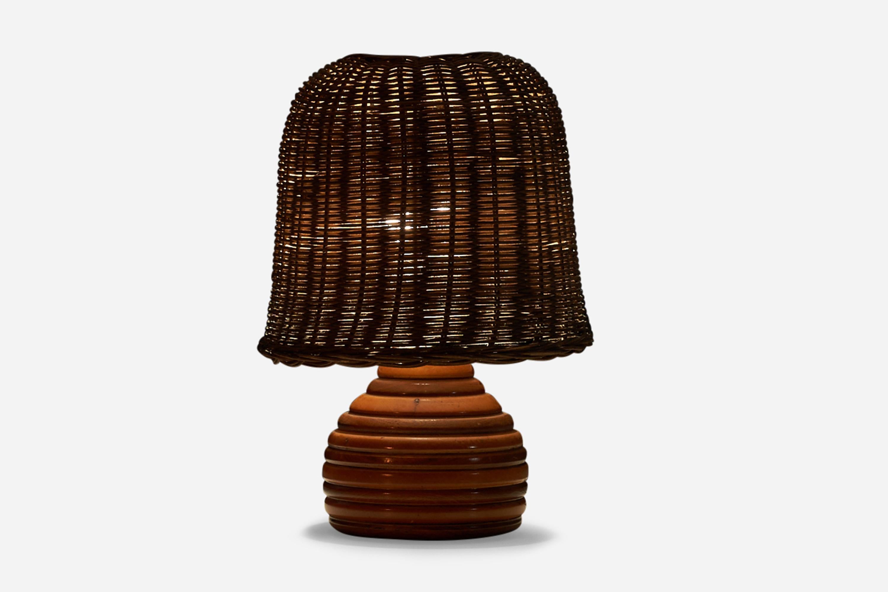 American Designer, Freeform Table Lamp, Wood, Brass, Rattan, America, 1960s In Good Condition For Sale In High Point, NC