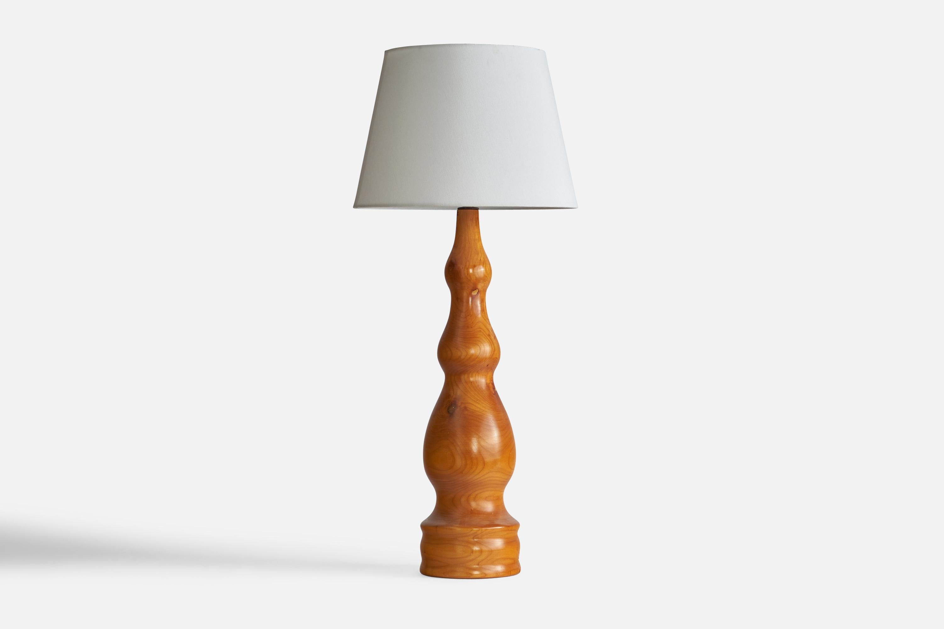 A large maple table lamp designed and produced in the US, 1950s.

Dimensions of Lamp (inches): 26.25” x 6.2” Diameter
Dimensions of Shade (inches): 10” Top Diameter x 14” Bottom Diameter x 10” H
Dimensions of Lamp with Shade (inches): 32” H x 14”