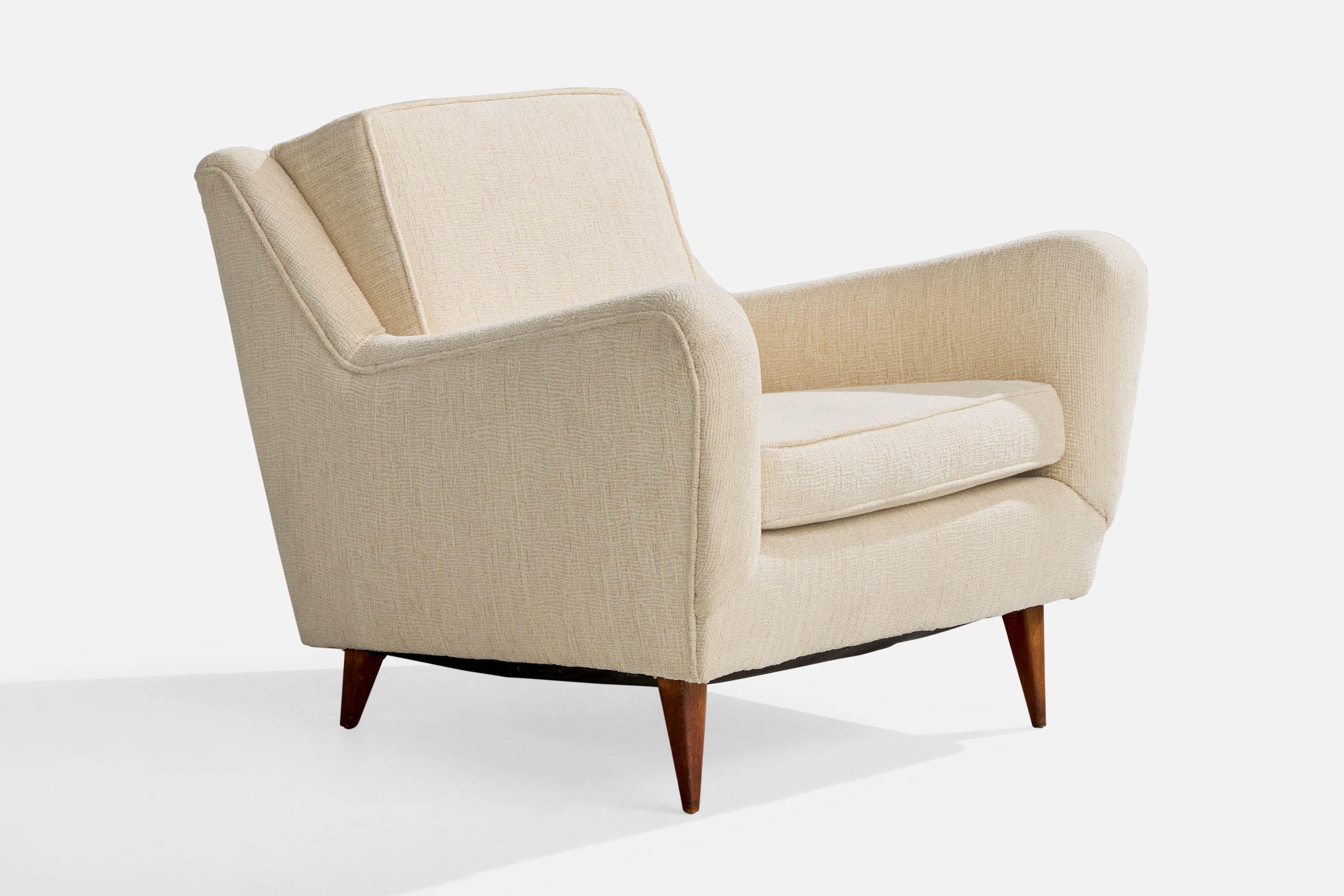 An off-white fabric and stained oak lounge chair designed and produced in the US, c. 1950s.

Wear consistent with age and use. 

Likely reupholstered at some point in history, vintage fabric in fair condition, ideally reupholstered.

Overall