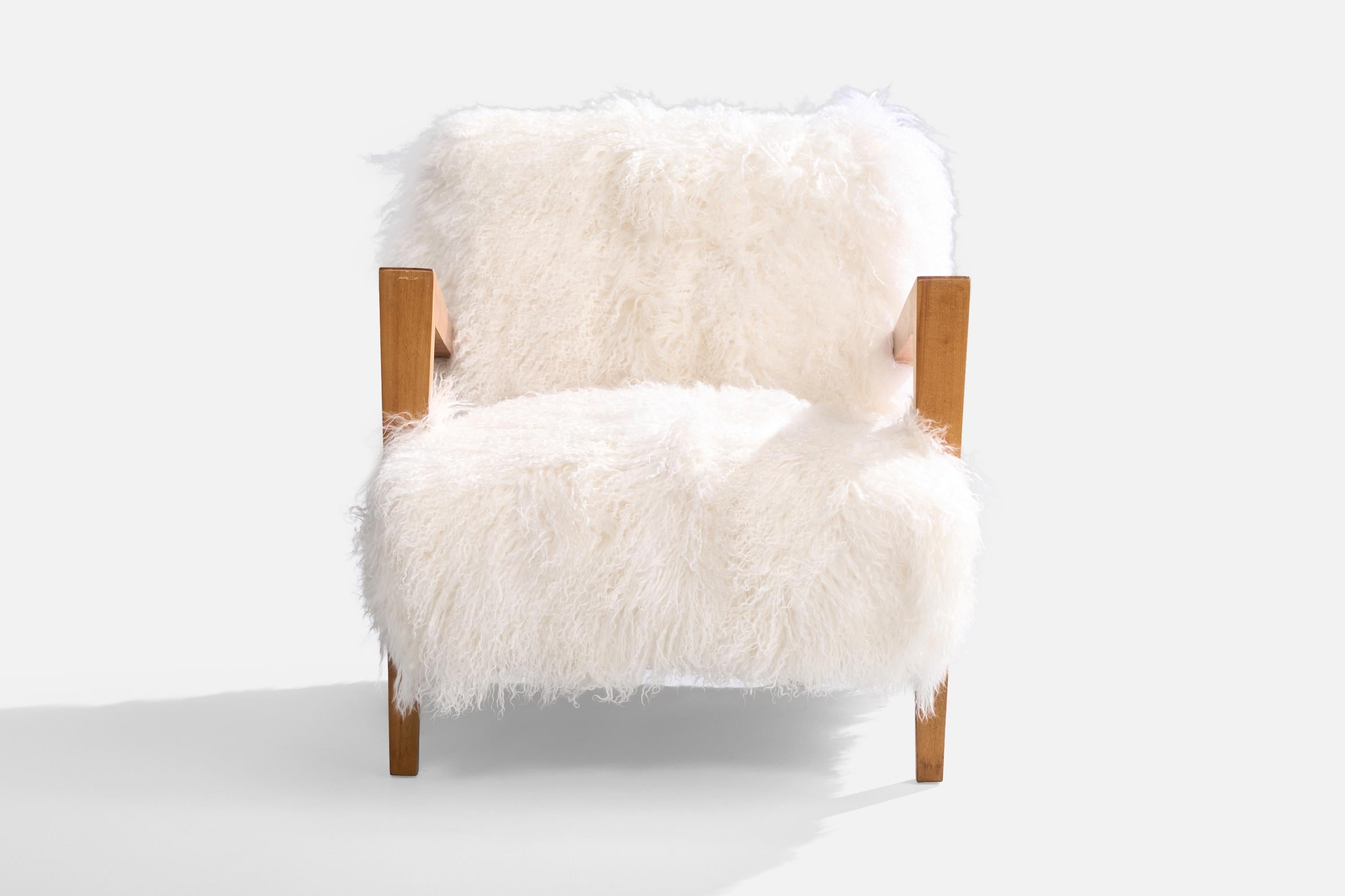 American Designer, Lounge Chair, Wood, Shearling, USA, 1940s In Good Condition For Sale In High Point, NC