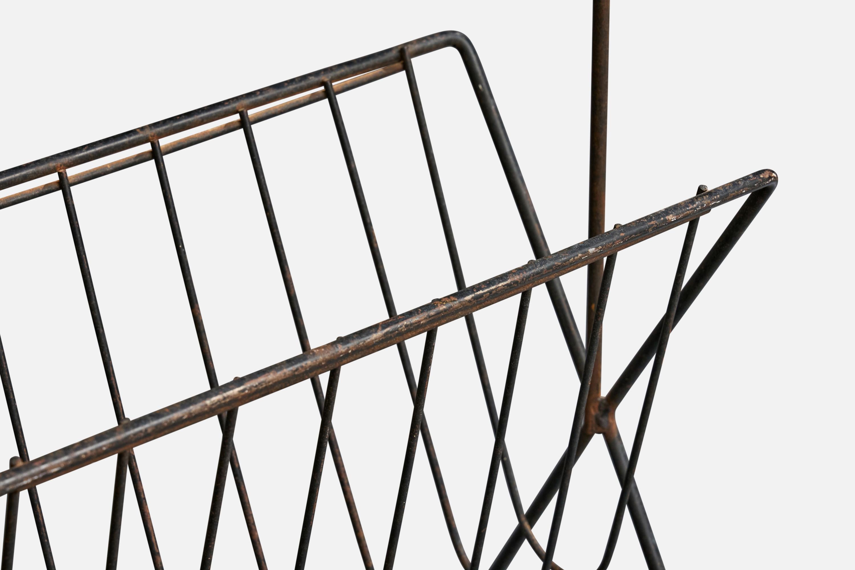 Mid-Century Modern American designer, Magazine Stand, Iron, Wood, USA, 1950s For Sale