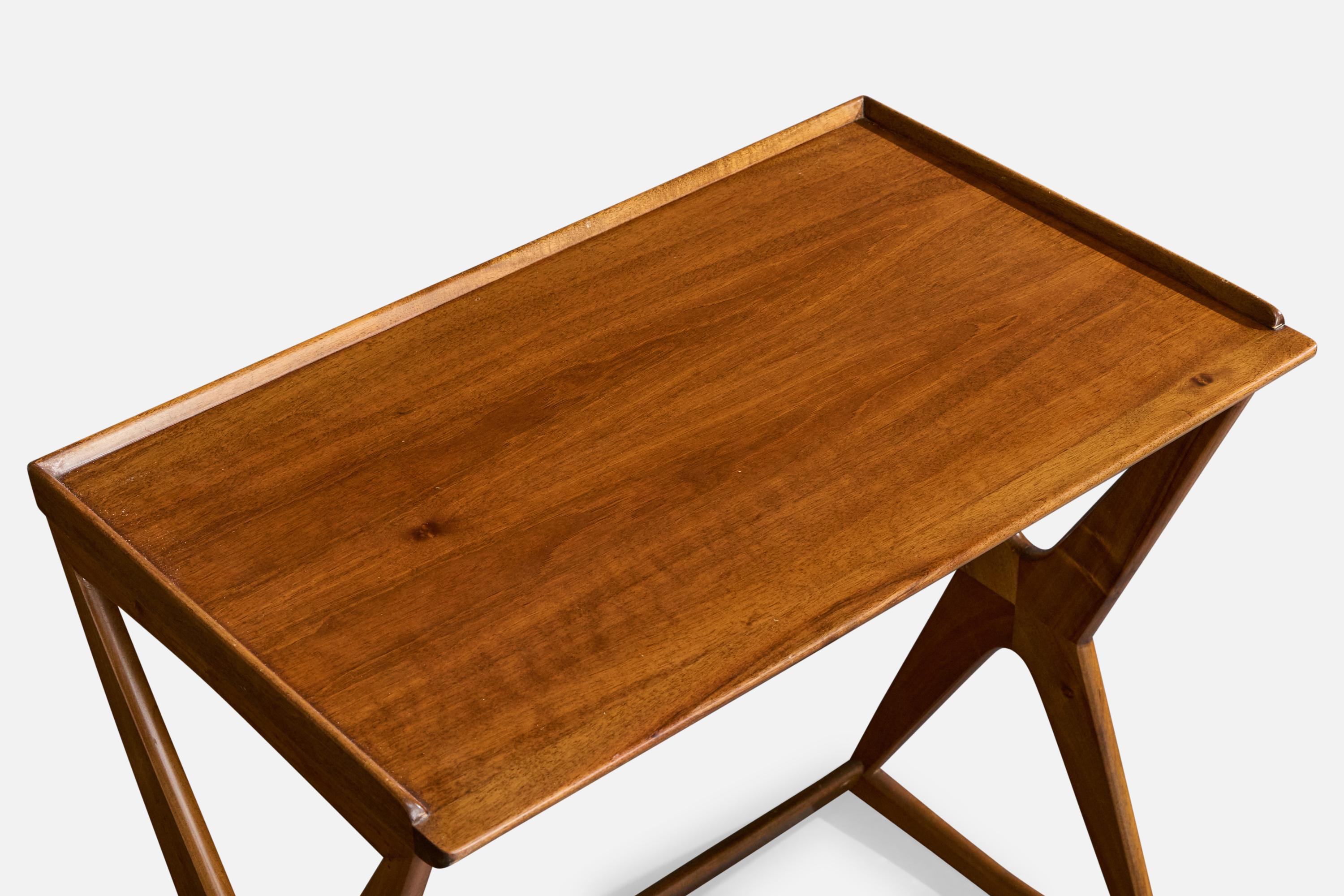 Designer américain, tables gigognes, noyer, États-Unis, années 1950 Bon état - En vente à High Point, NC