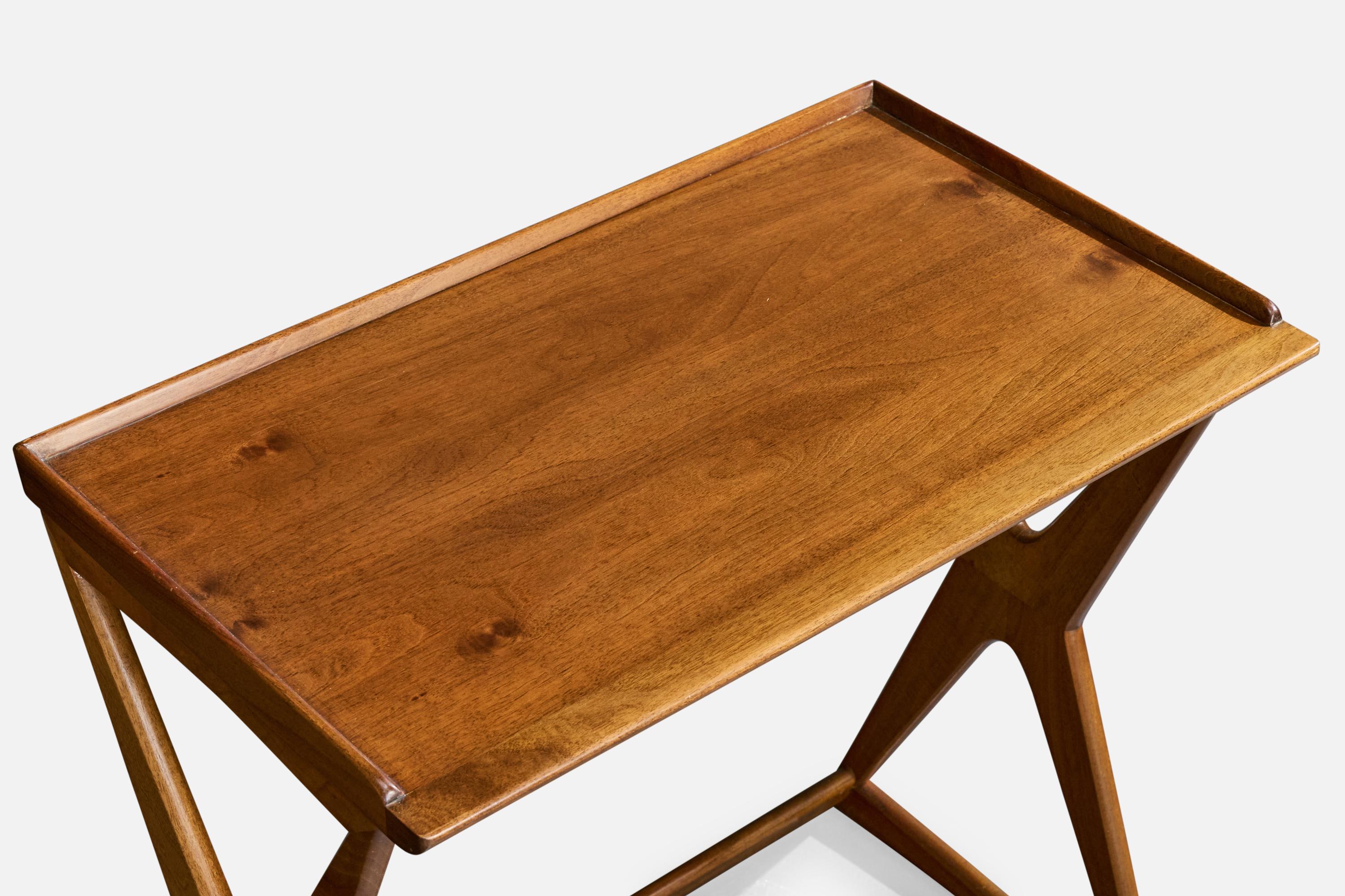 Milieu du XXe siècle Designer américain, tables gigognes, noyer, États-Unis, années 1950 en vente