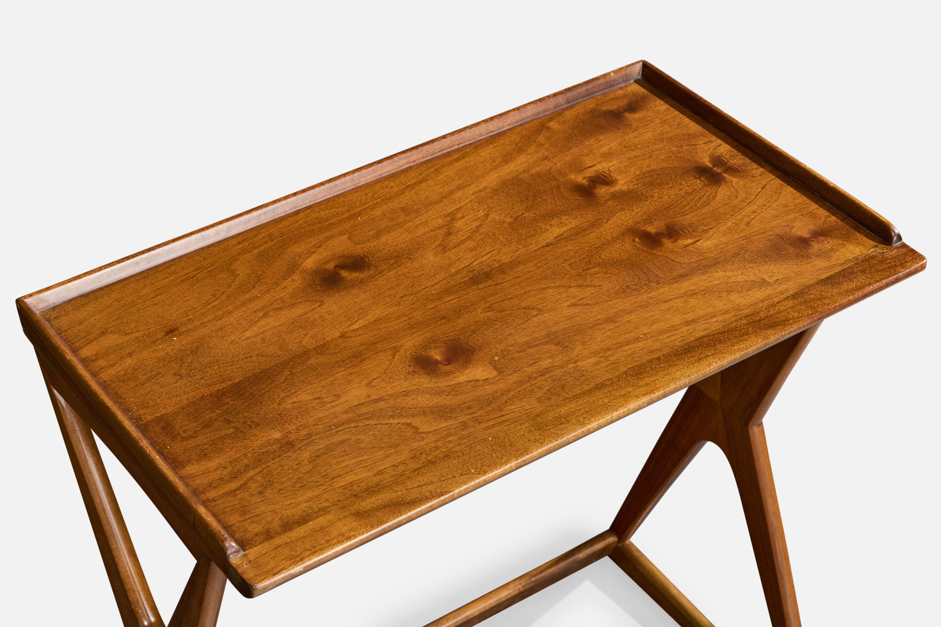 Bois Designer américain, tables gigognes, noyer, États-Unis, années 1950 en vente