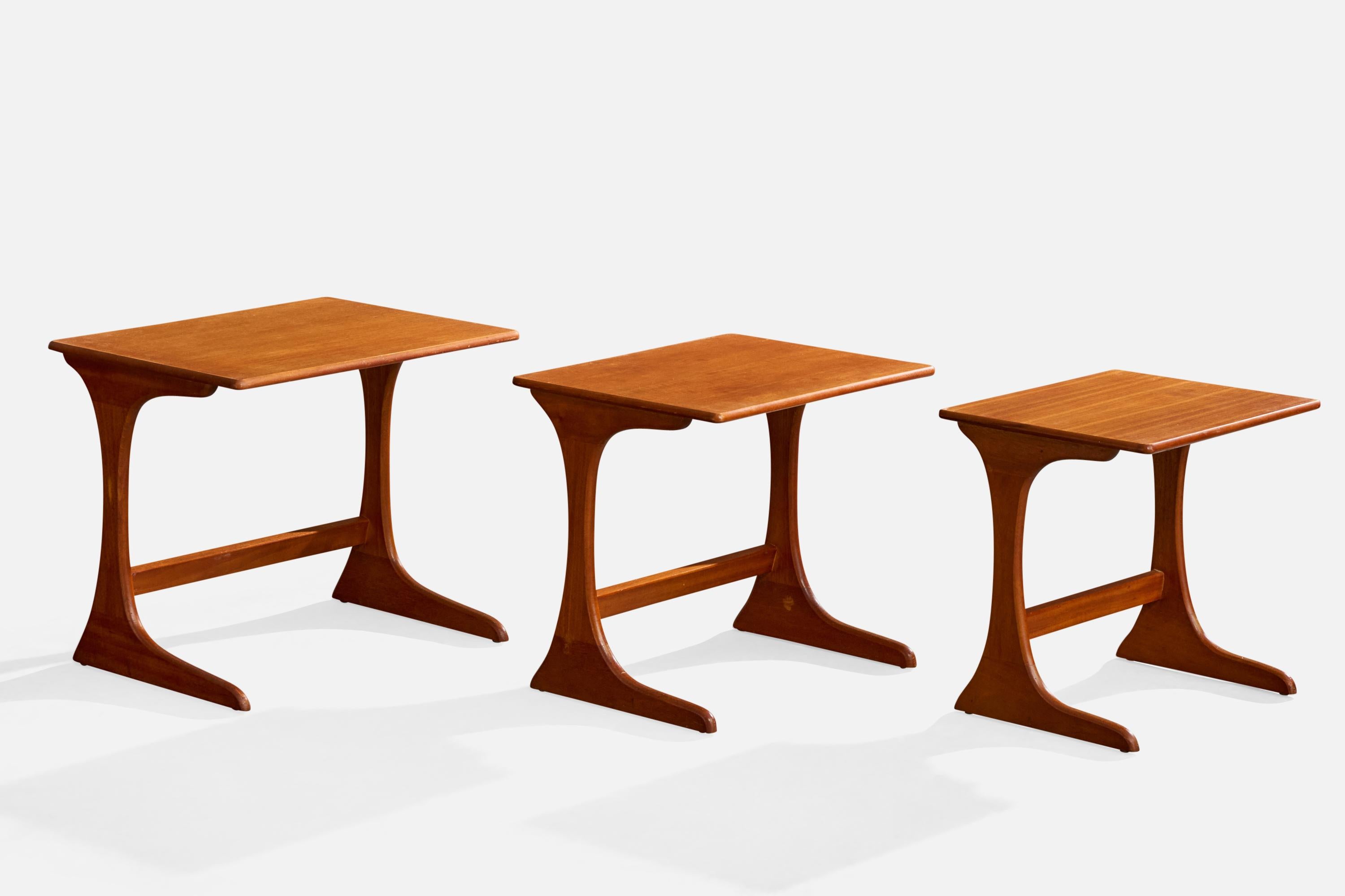 American Designer, Nesting Tables, Wood, USA, 1950s In Good Condition For Sale In High Point, NC