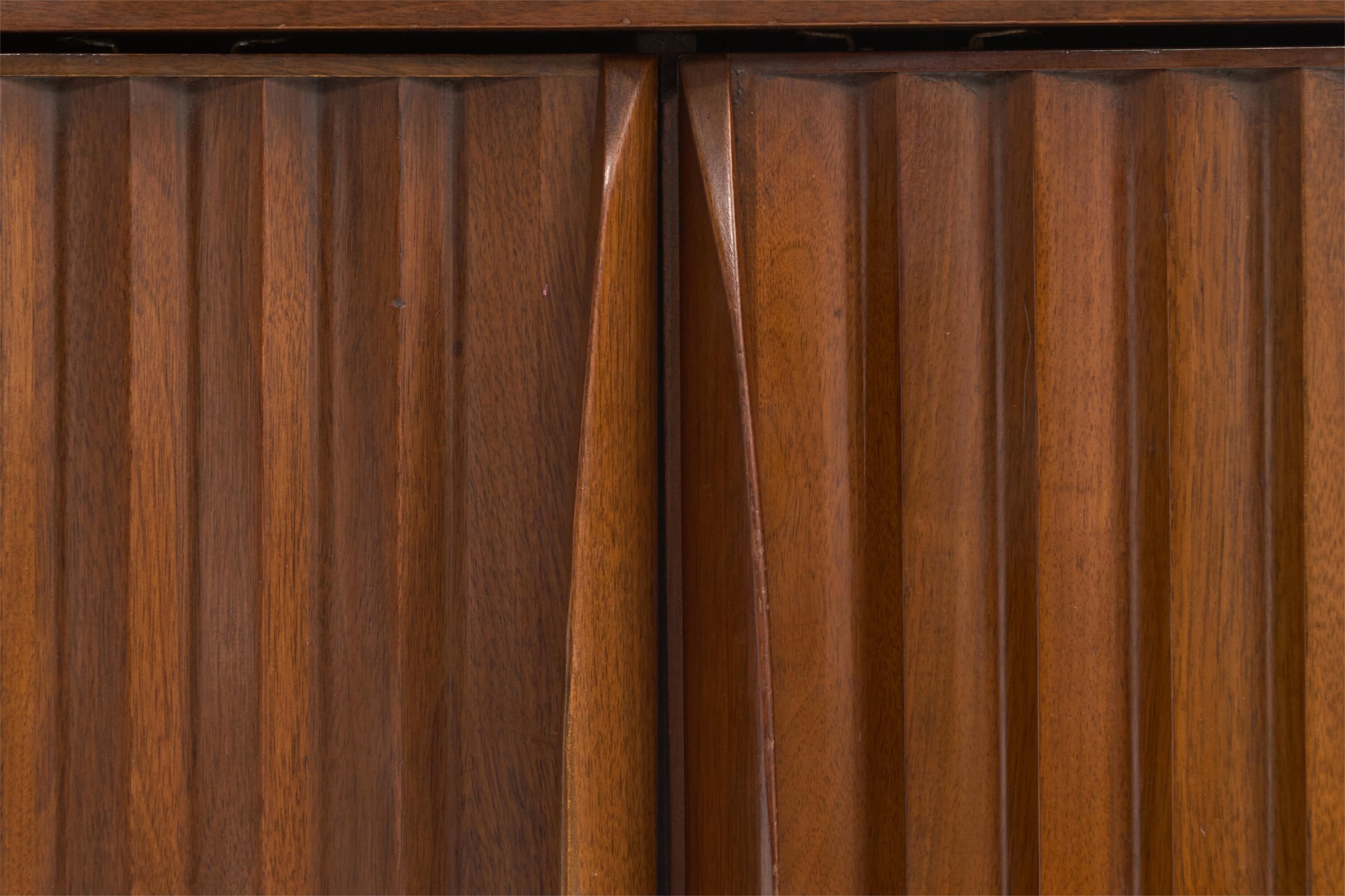 American Designer, Nightstands, Walnut, USA, 1950s For Sale 6