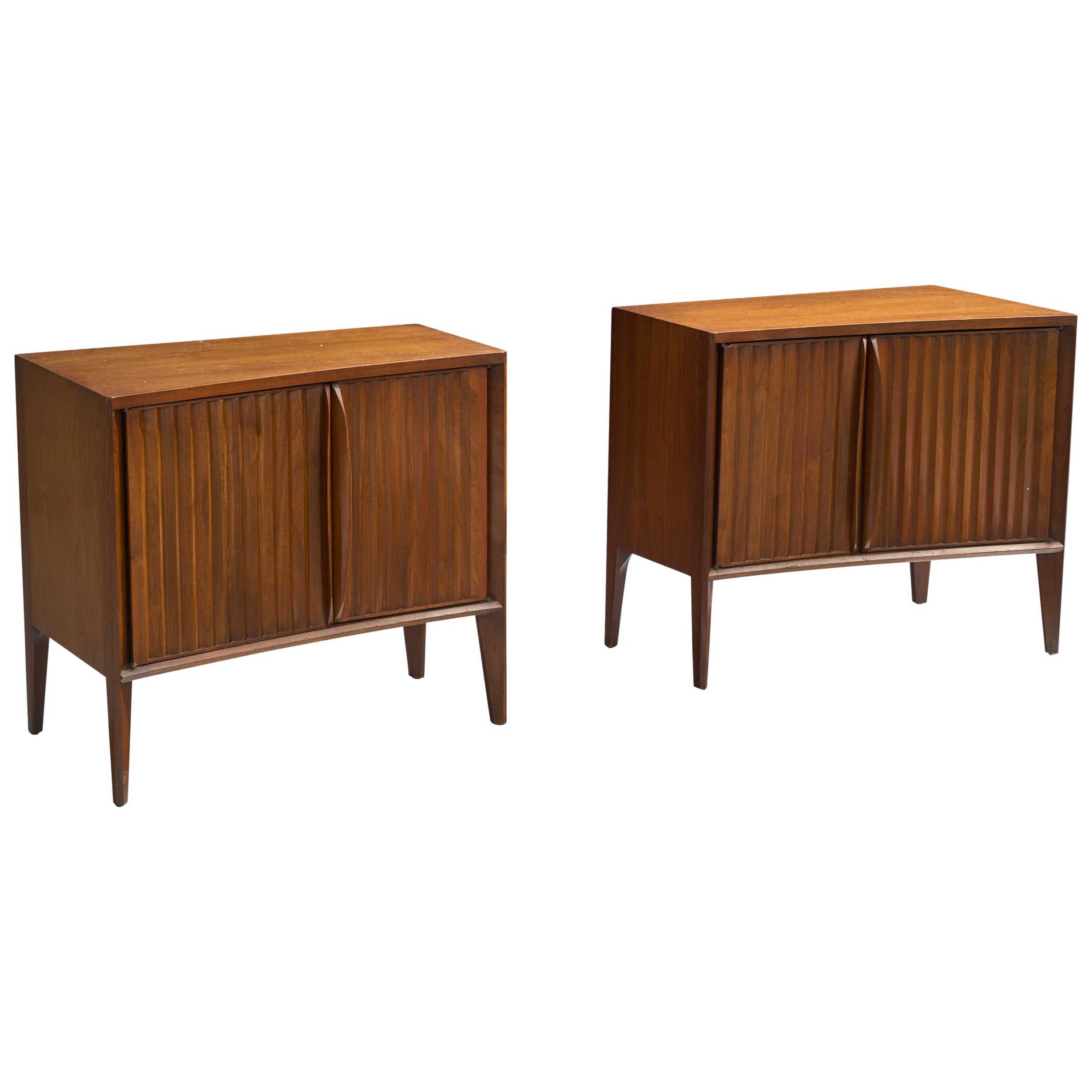 Designer americano, Comodini, Noce, USA, anni '50 in vendita