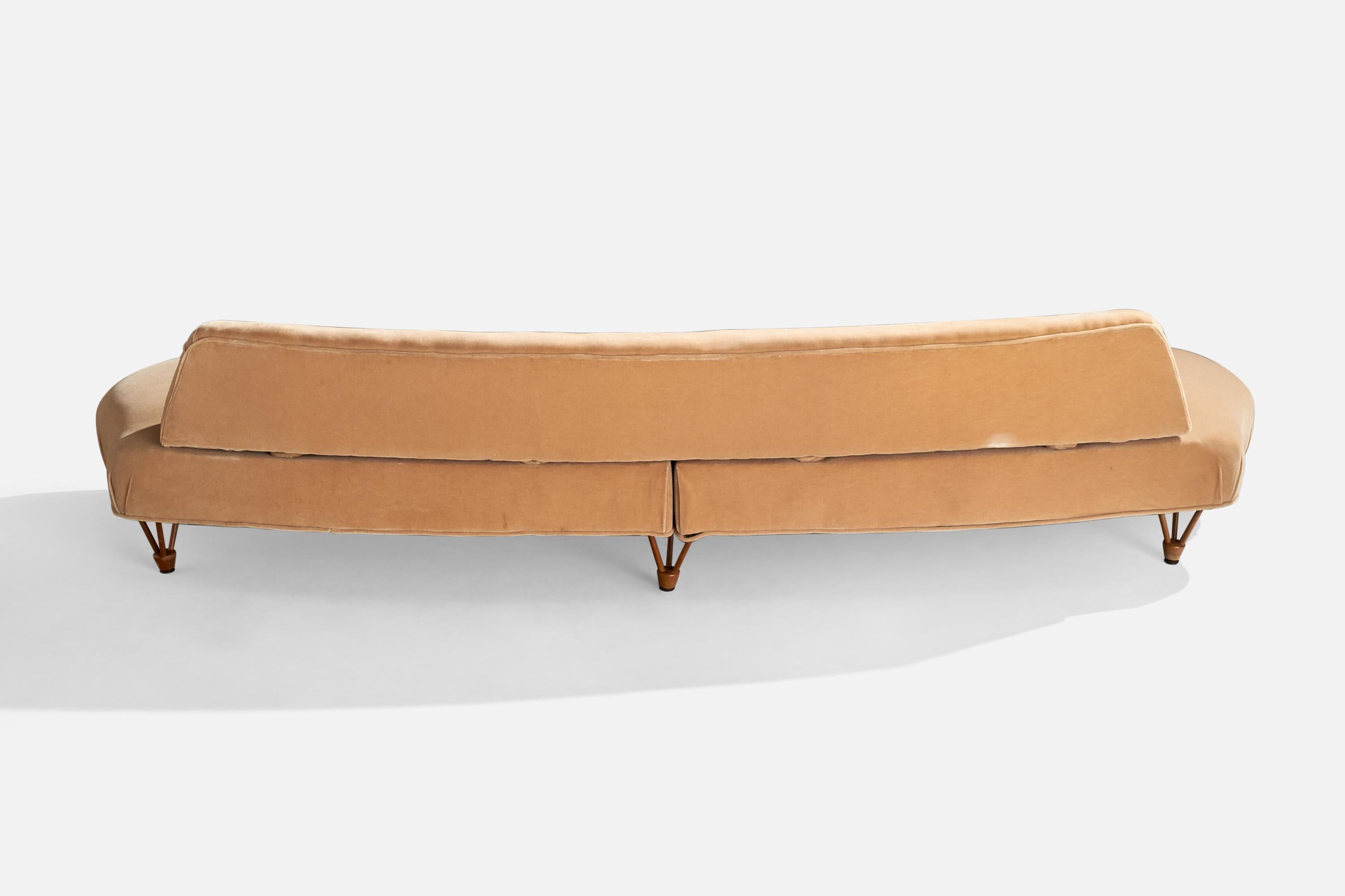 American Designer, Sofá orgánico, Terciopelo, Caoba, EE.UU., Años 60 Moderno de mediados de siglo en venta