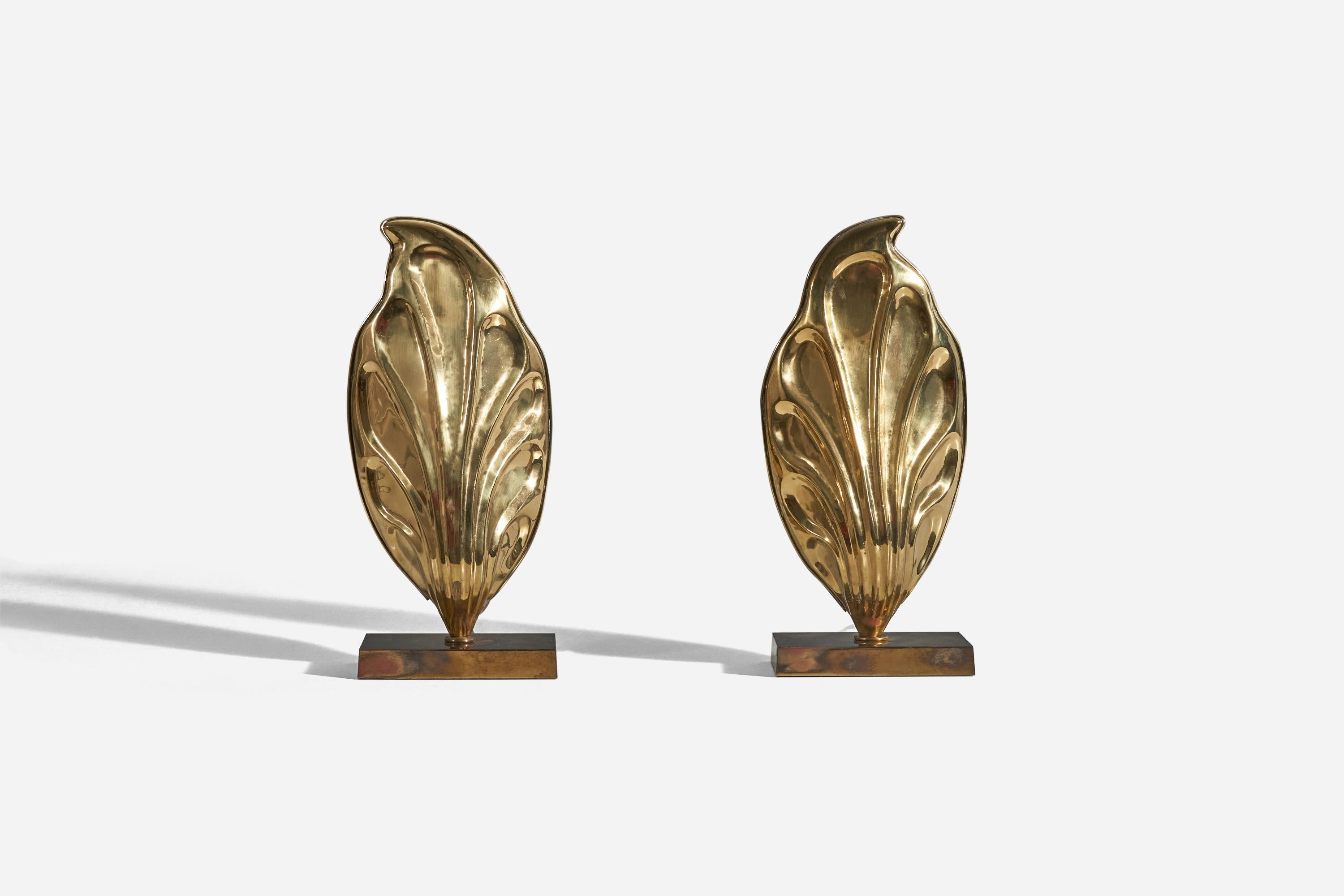 A pair of brass table lamps designed and produced in the United States, 1970s.
 