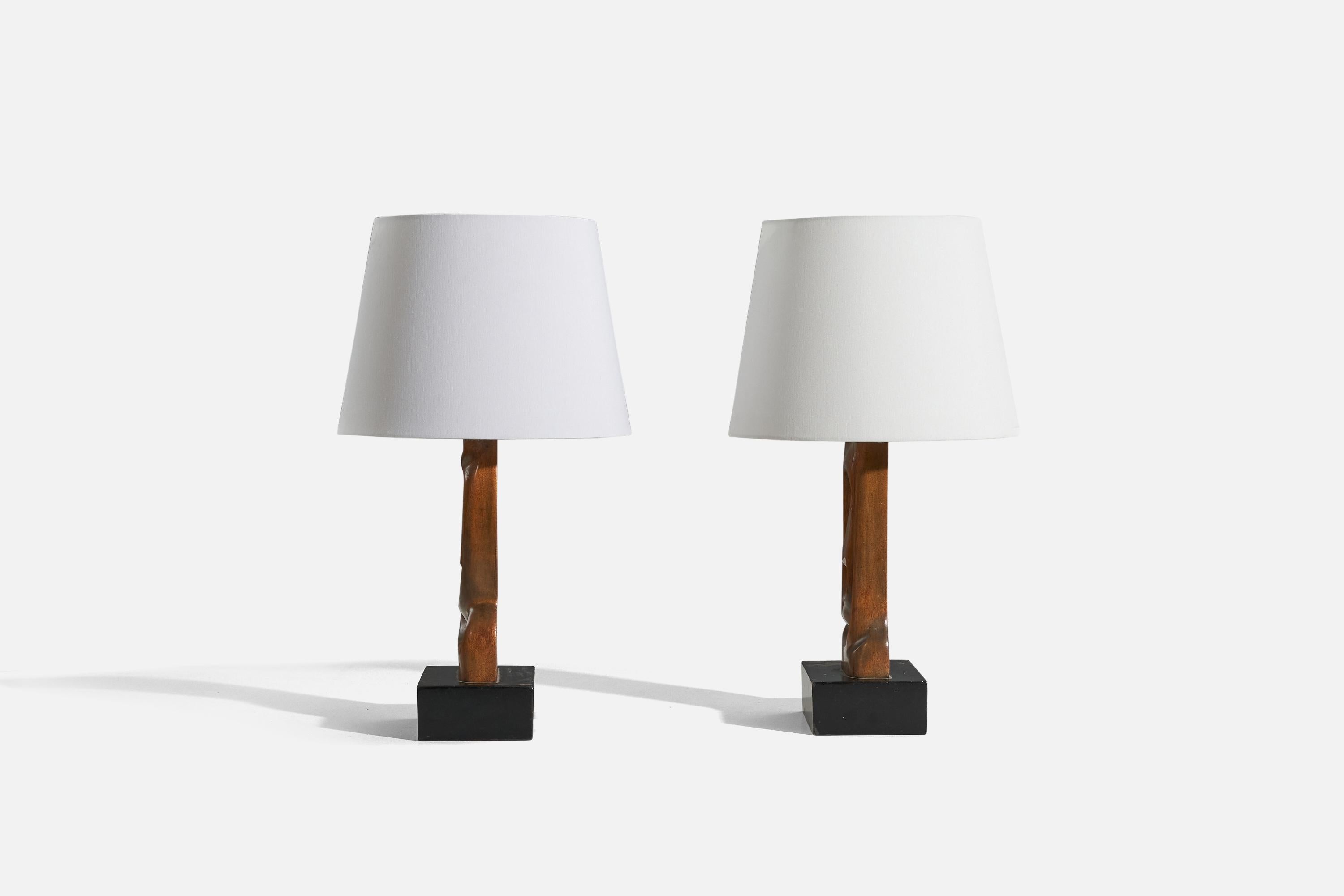 Mid-Century Modern American Designer, Pair of Table Lamps, Oak, United States, 1950s For Sale
