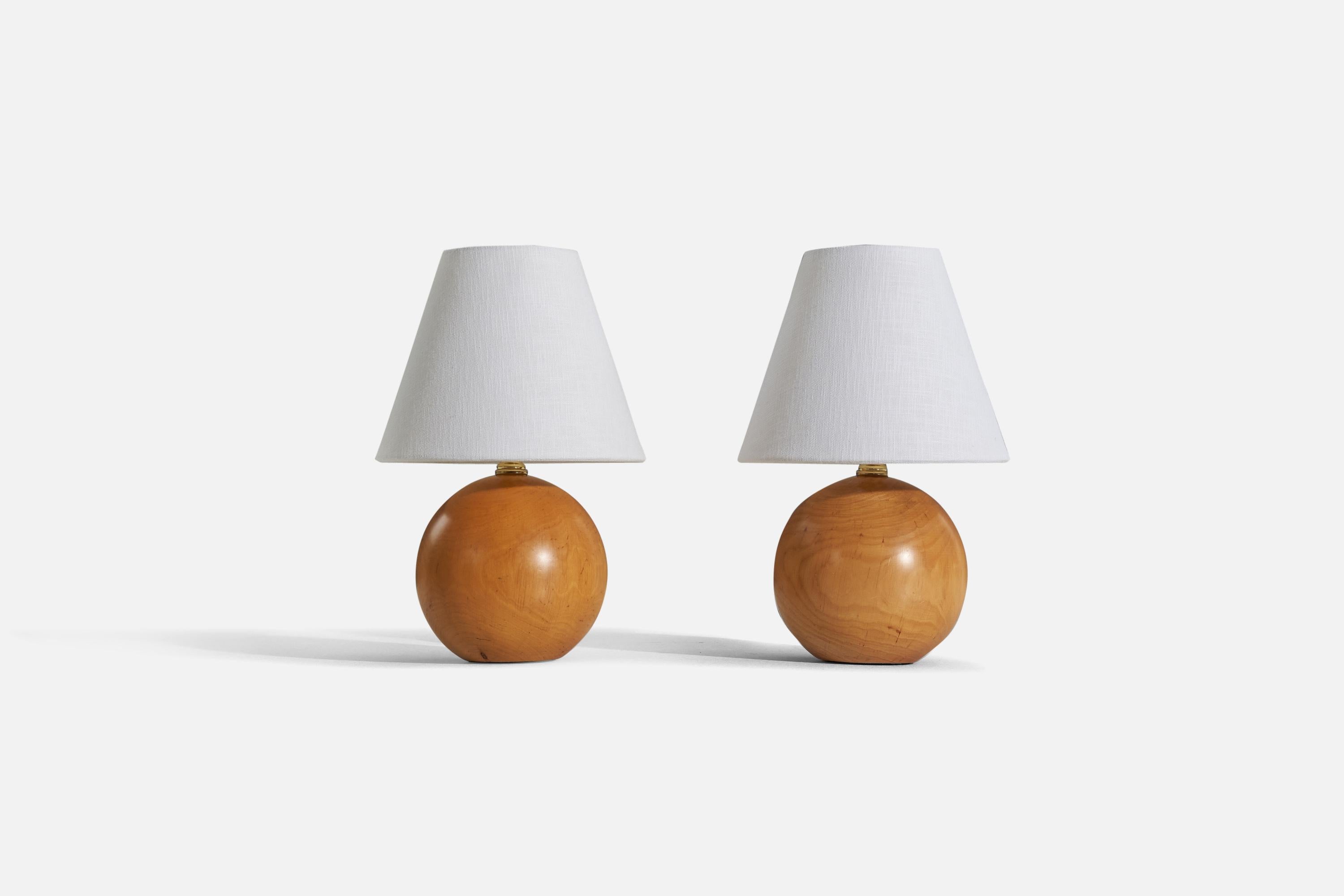 A pair of wooden table lamps designed and produced in the United States, 1960s.

Sold without lampshade. 
Dimensions of lamp (inches) : 8.3125 x 6.125 x 6.125 (H x W x D)
Dimensions of shade (inches) : 4 x 8 x 6.5 (T x B x H)
Dimension of lamp