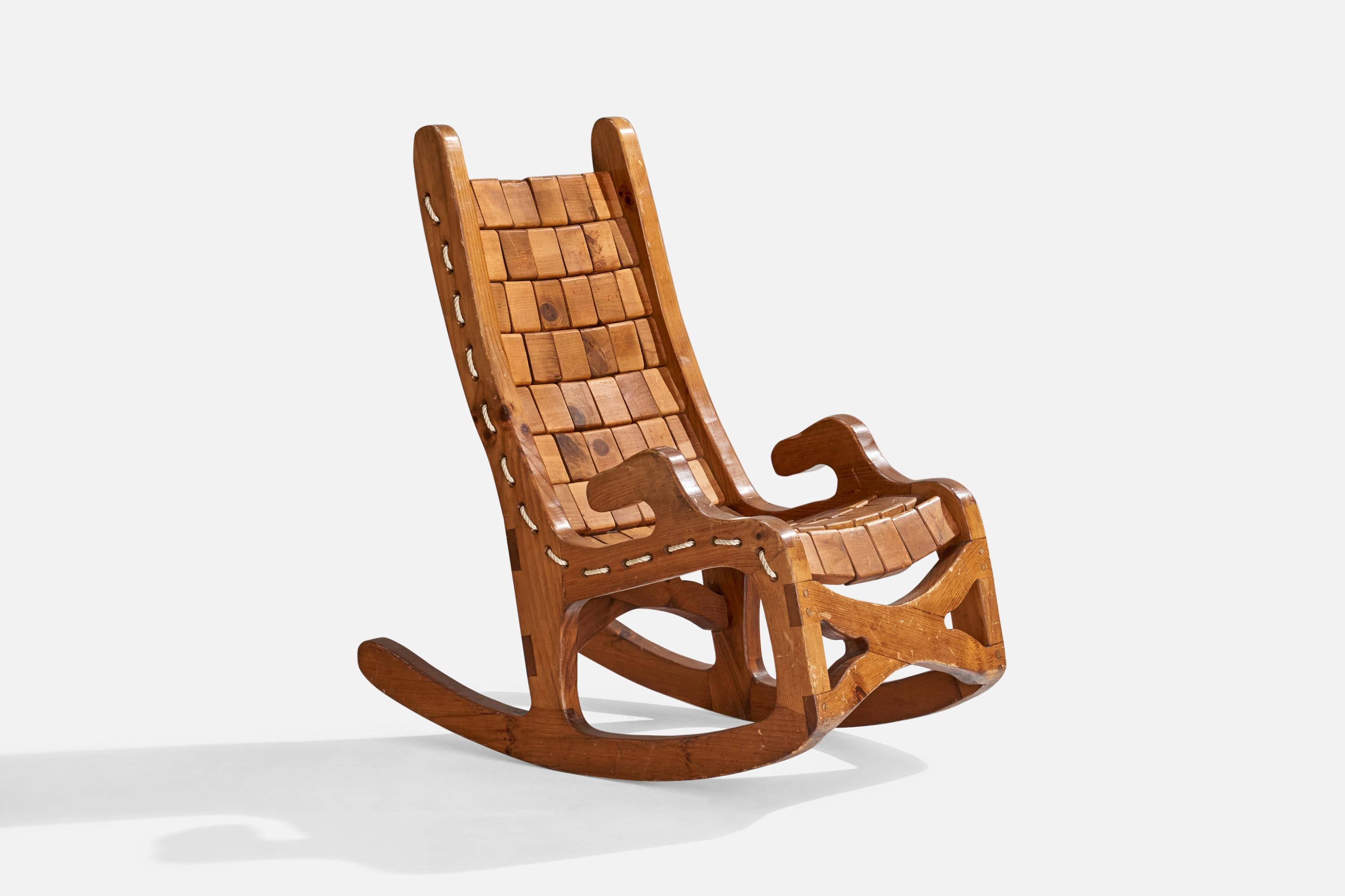 A pine and cord rocking chair designed and produced in the US, c. 1970s.

Seat height: 17.25”