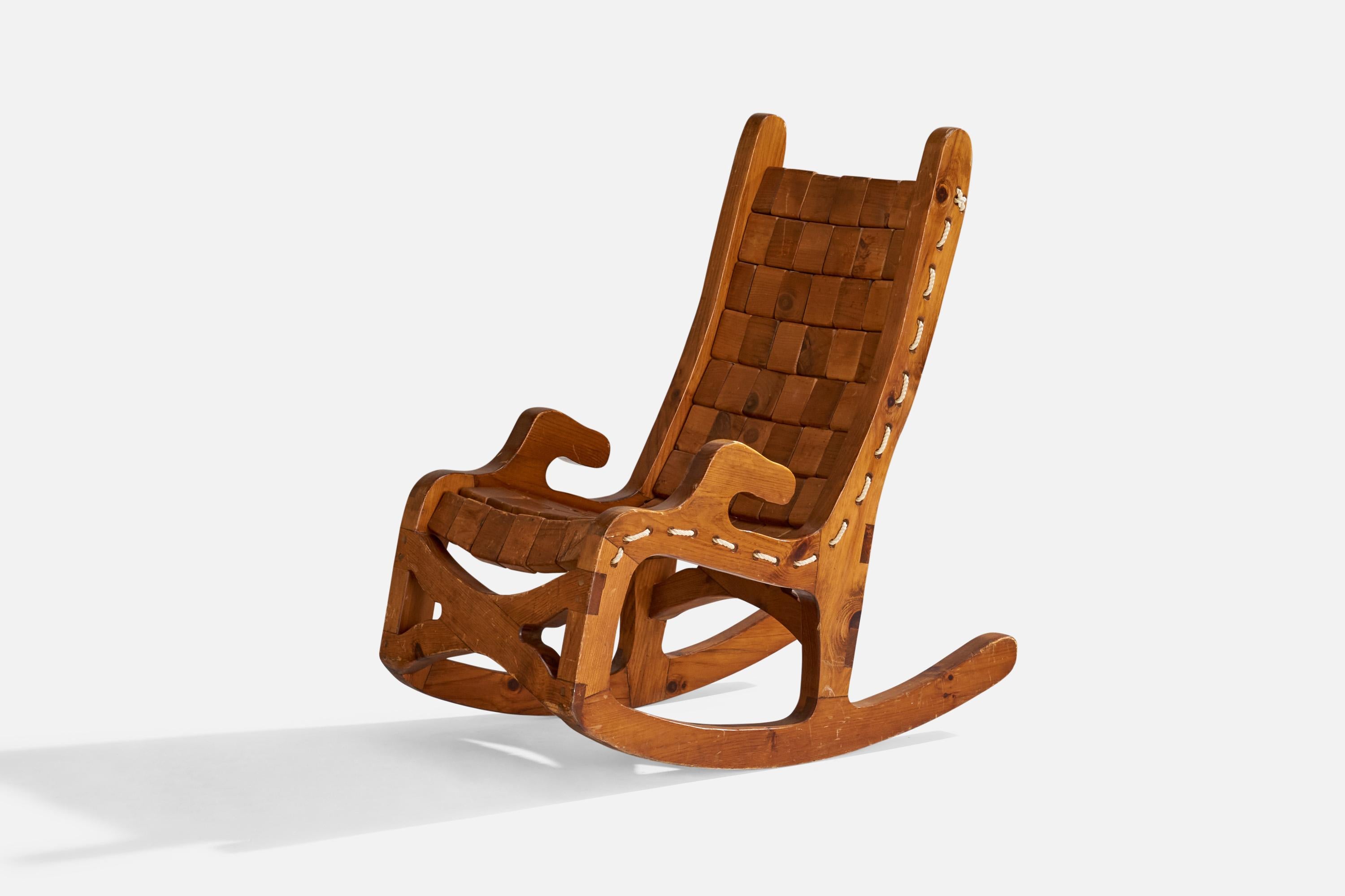 American Designer, Rocking Chair, Pine, Cord, USA, 1970s In Good Condition For Sale In High Point, NC