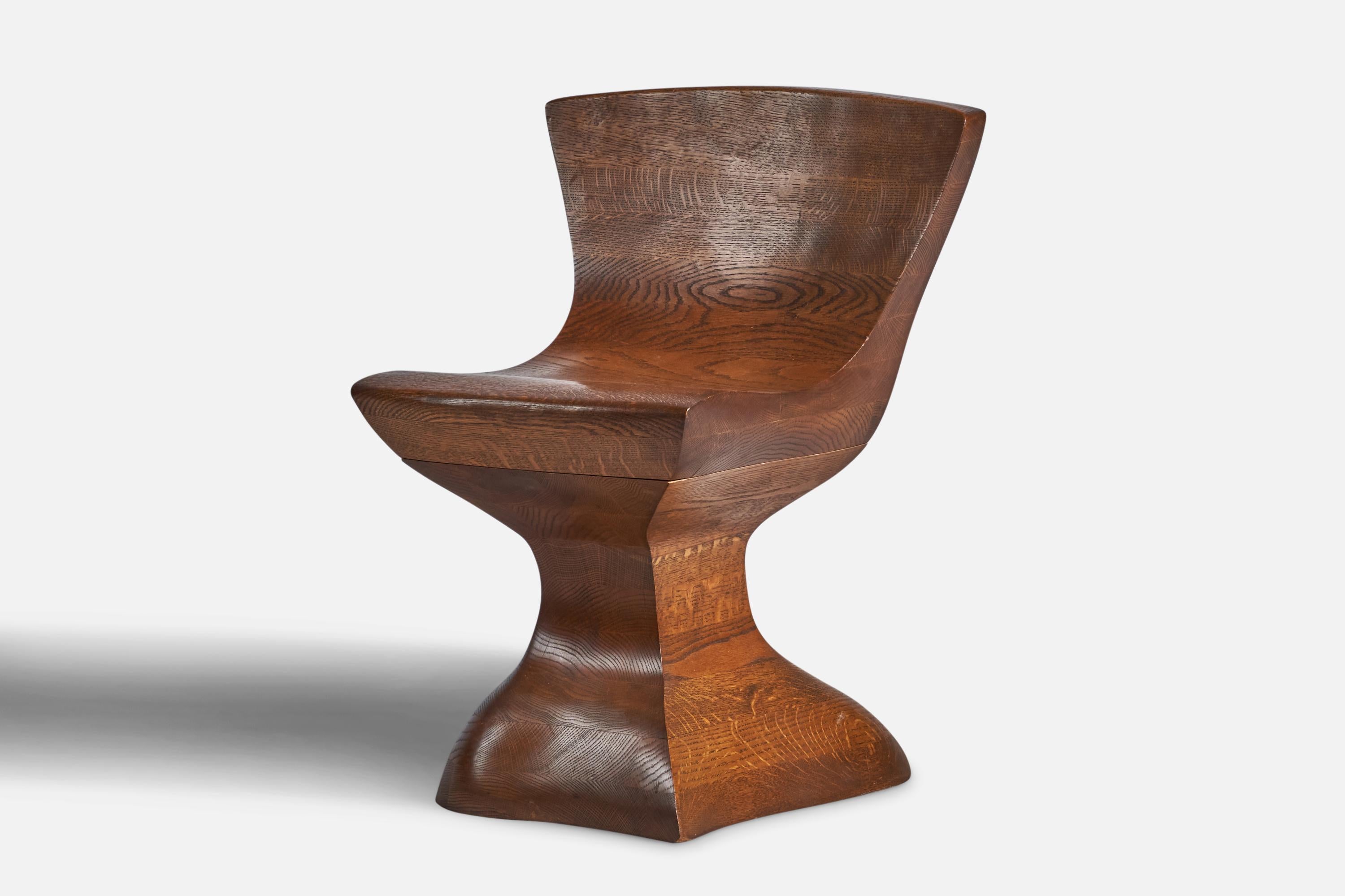 Ein Beistellstuhl aus laminierter und geschnitzter Eiche, entworfen und hergestellt in den USA, ca. 1980er Jahre.
16,75