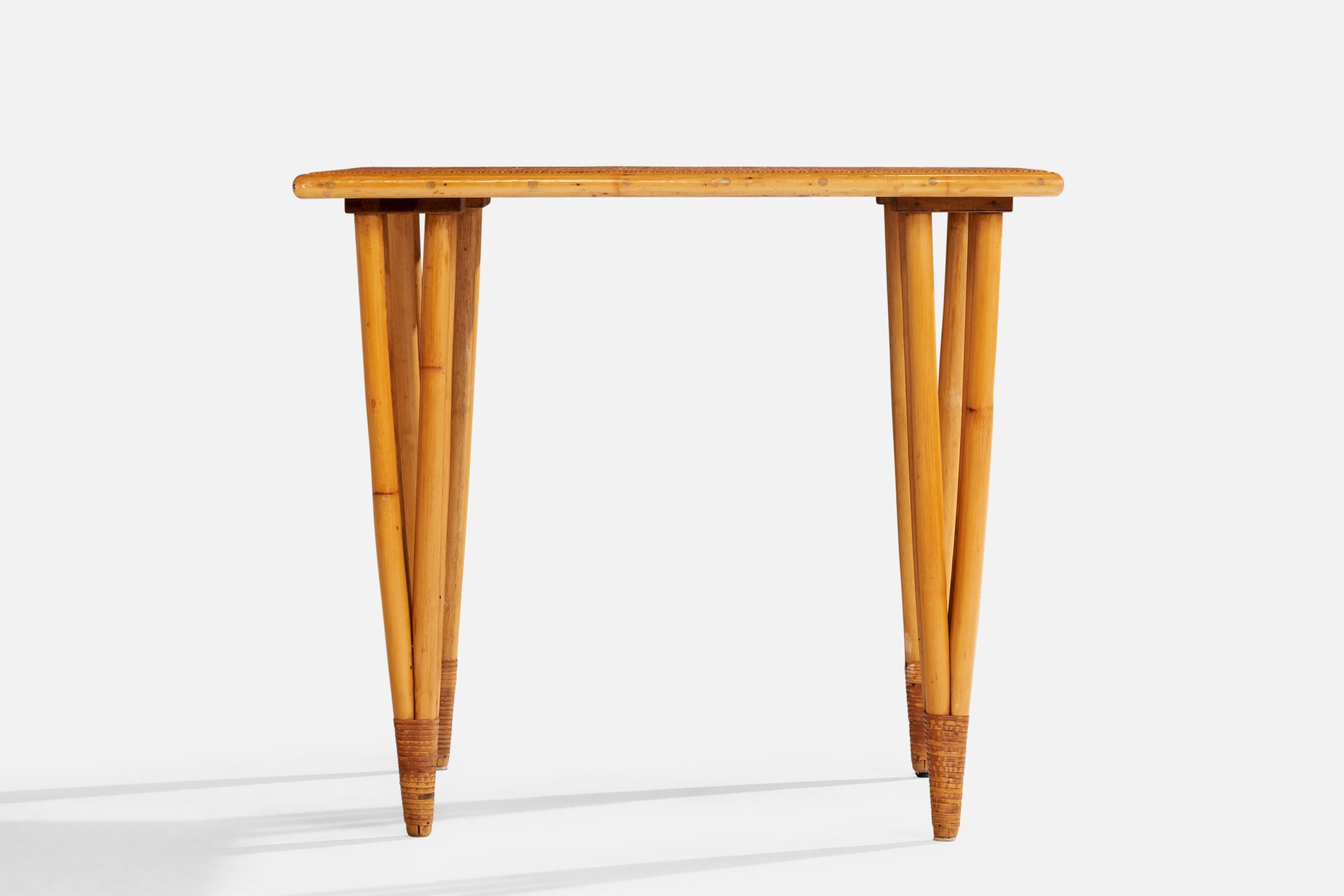 Amerikanischer Designer, Beistelltisch, Bambus, Rattan, Schilfrohr, USA, 1950er Jahre (amerikanisch)