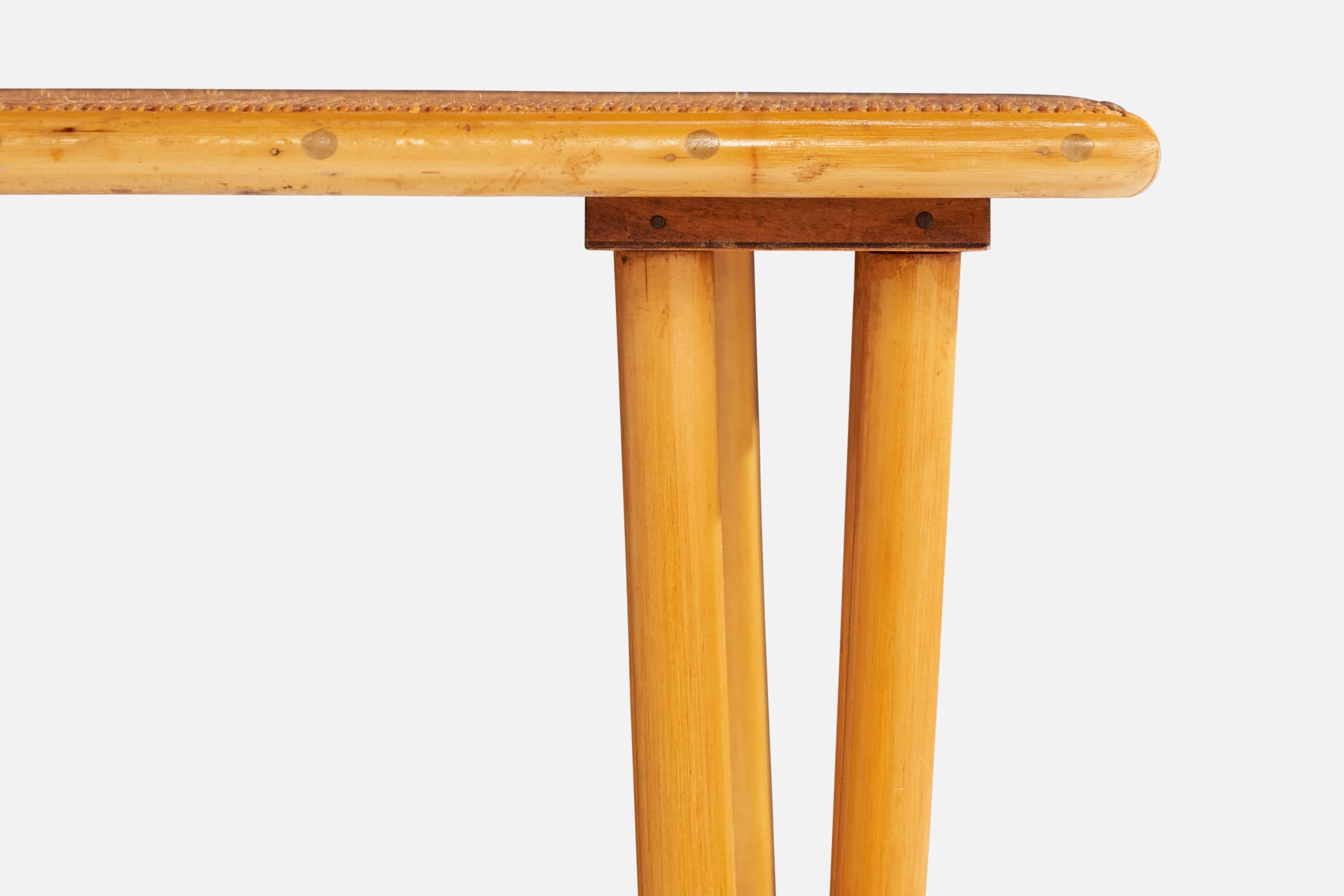 Amerikanischer Designer, Beistelltisch, Bambus, Rattan, Schilfrohr, USA, 1950er Jahre im Zustand „Gut“ in High Point, NC