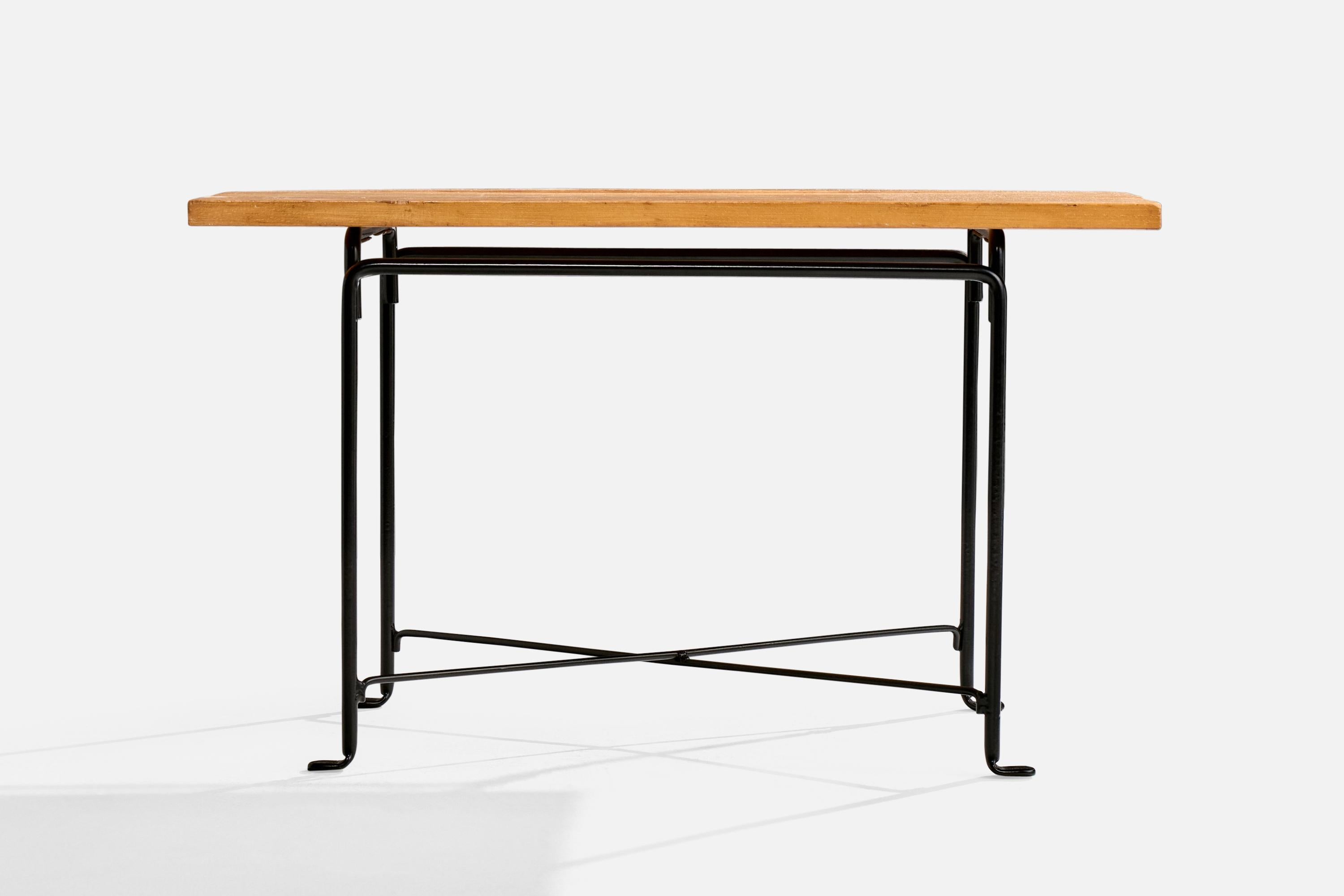 American Designer, Side Table, Maple, Iron, USA, 1950s In Good Condition For Sale In High Point, NC