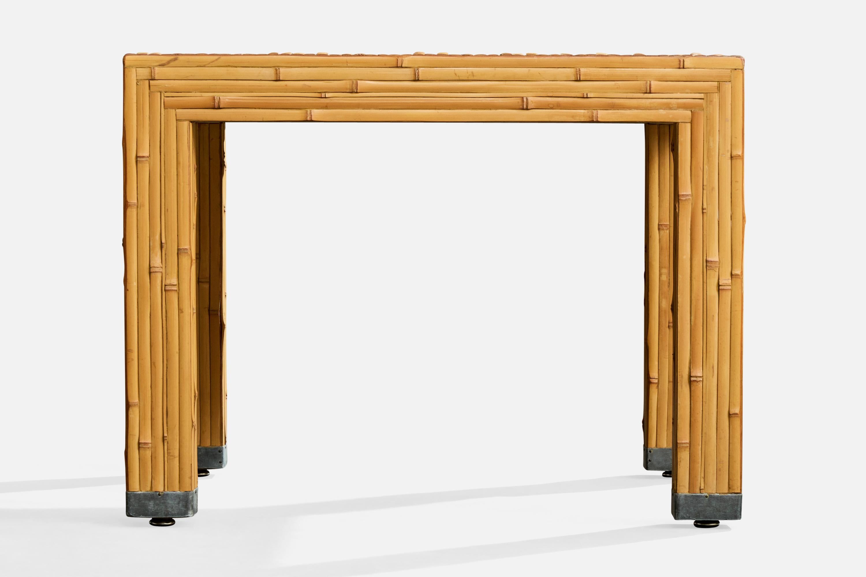 Designer américain, tables d'appoint, bambou, métal, États-Unis, années 1960 État moyen - En vente à High Point, NC