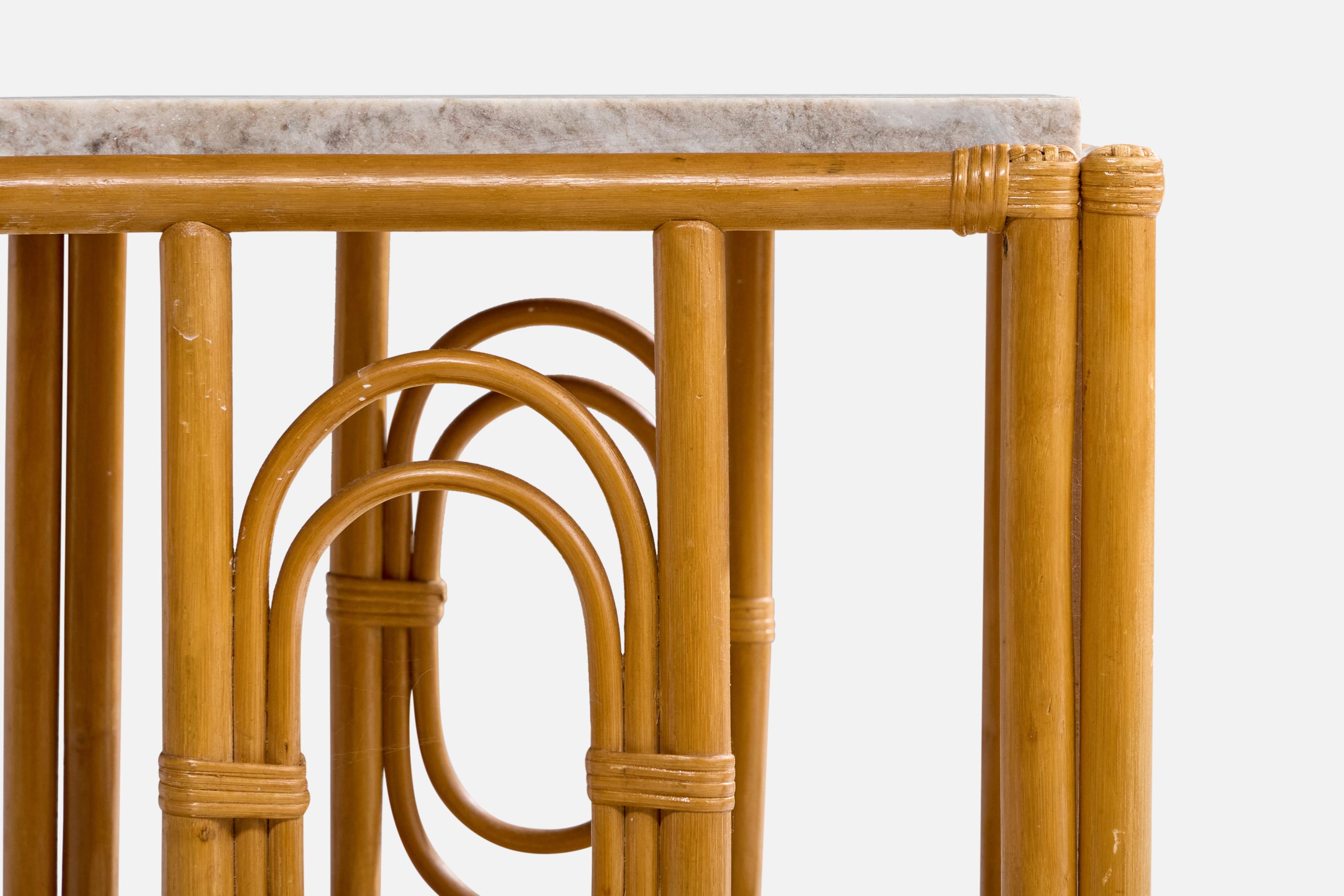 Designer américain, tables d'appoint, bambou, rotin, marbre, États-Unis, années 1960 en vente 1