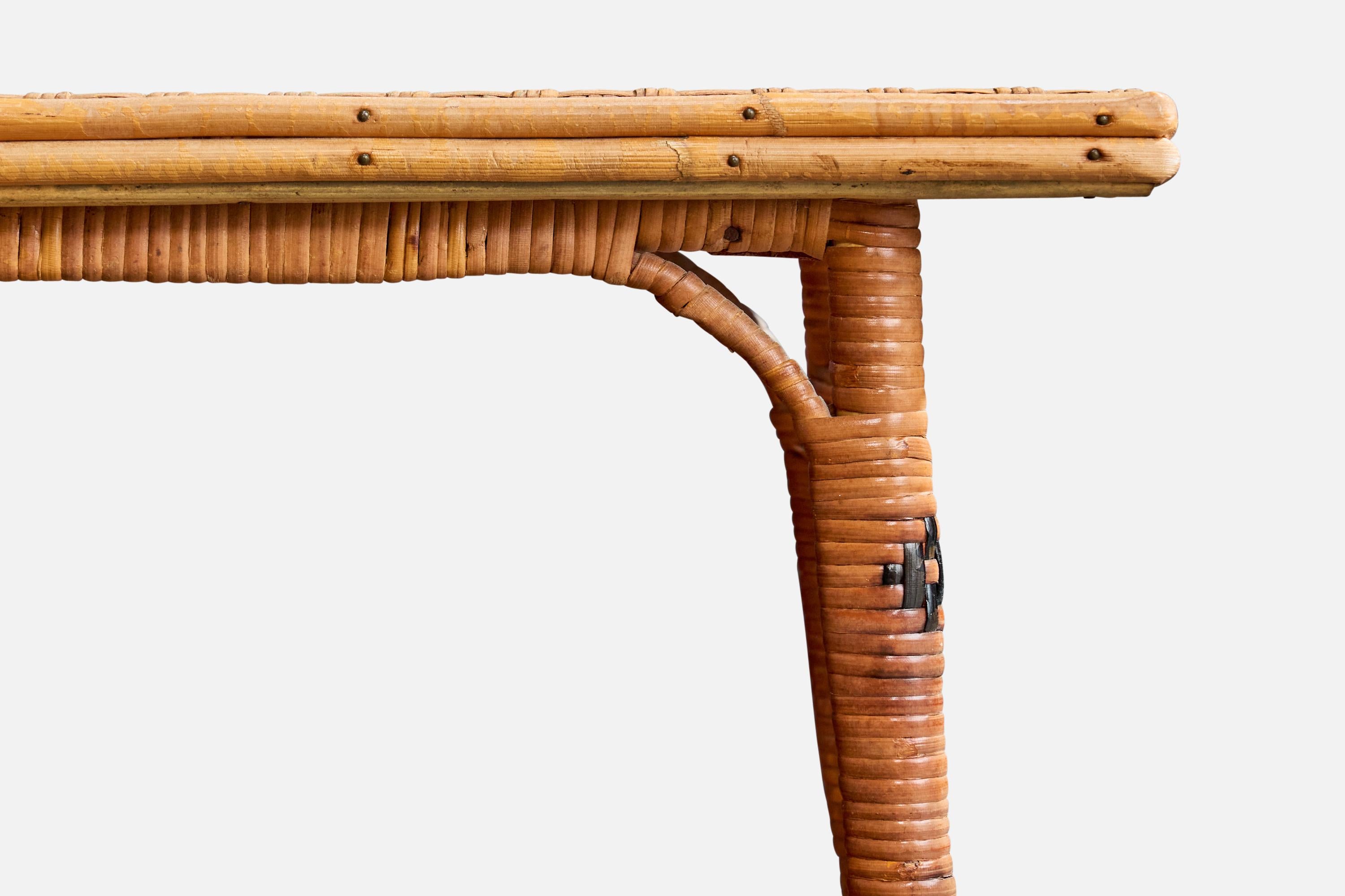 Designer américain, tables d'appoint, rotin, laiton, États-Unis, années 1950 en vente 3