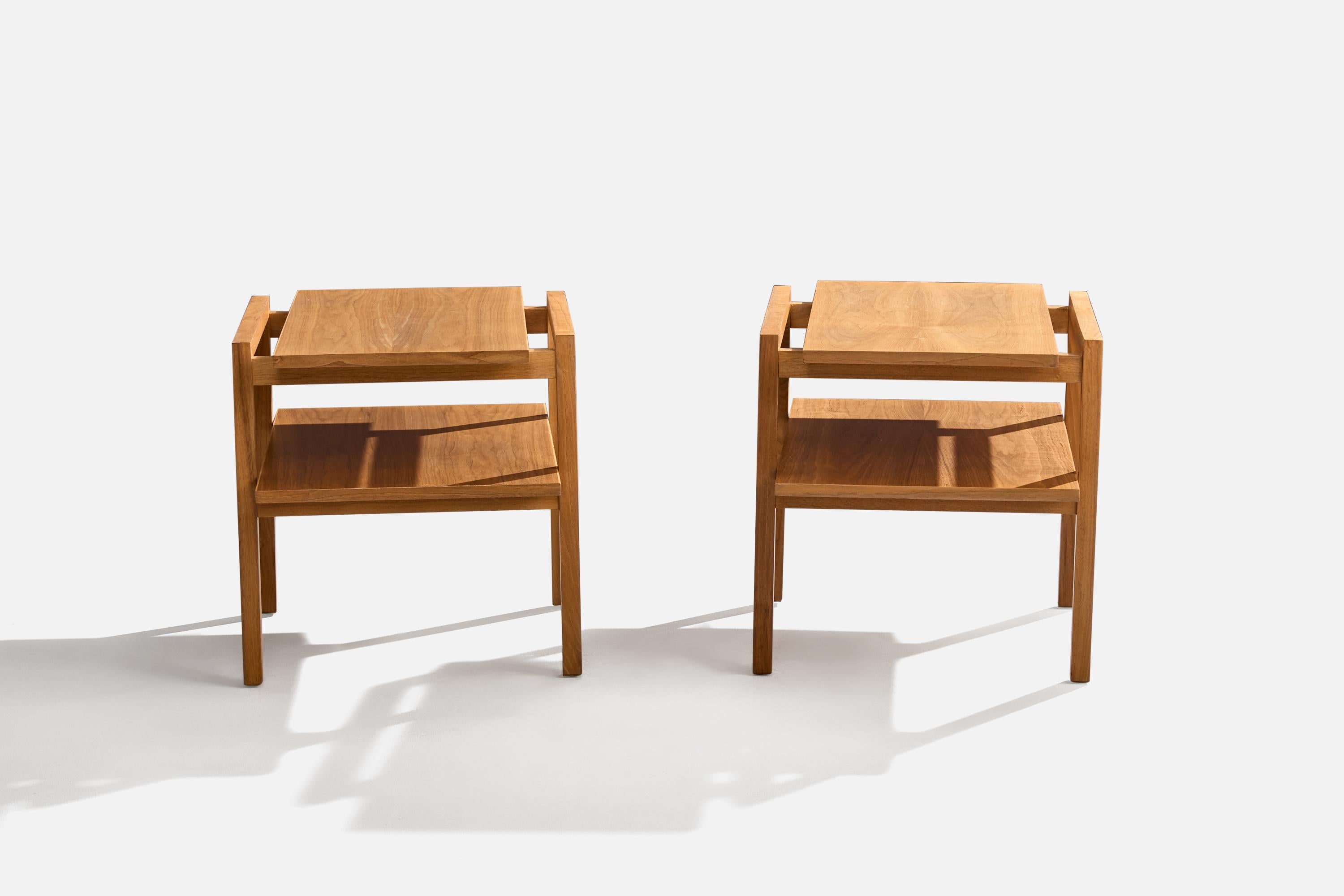 Mid-Century Modern Designer américain, tables d'appoint, noyer, États-Unis, années 1950 en vente