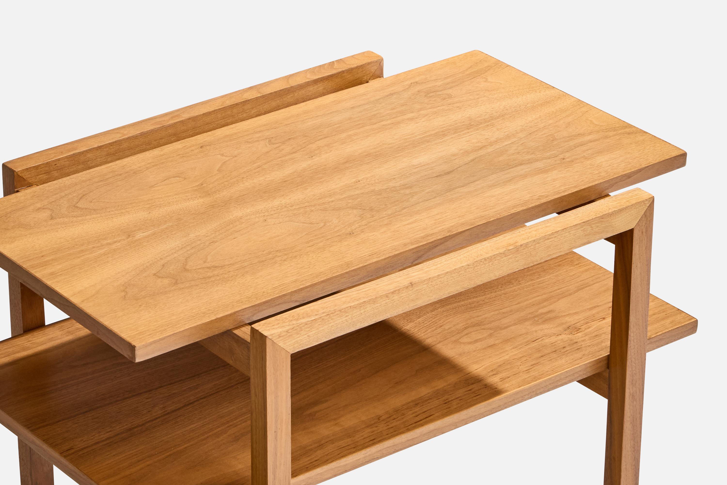 Designer américain, tables d'appoint, noyer, États-Unis, années 1950 en vente 1