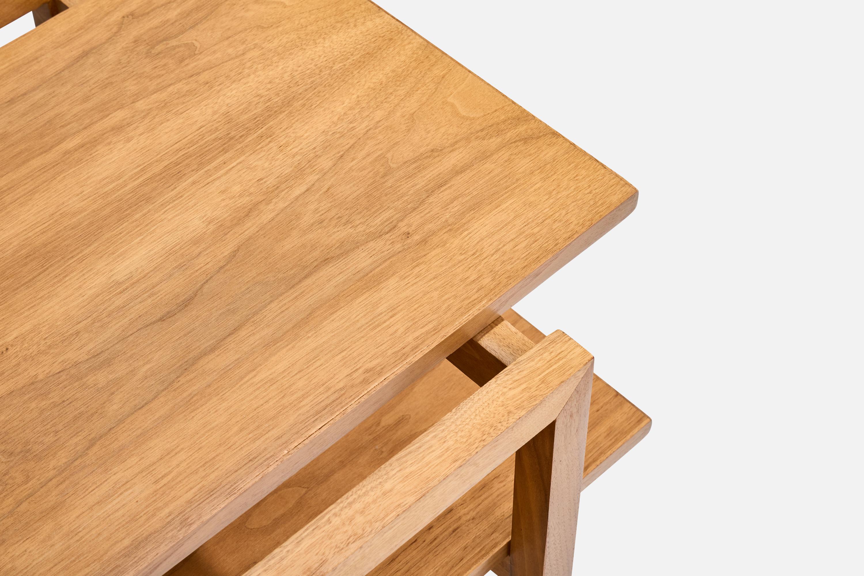 Designer américain, tables d'appoint, noyer, États-Unis, années 1950 en vente 2