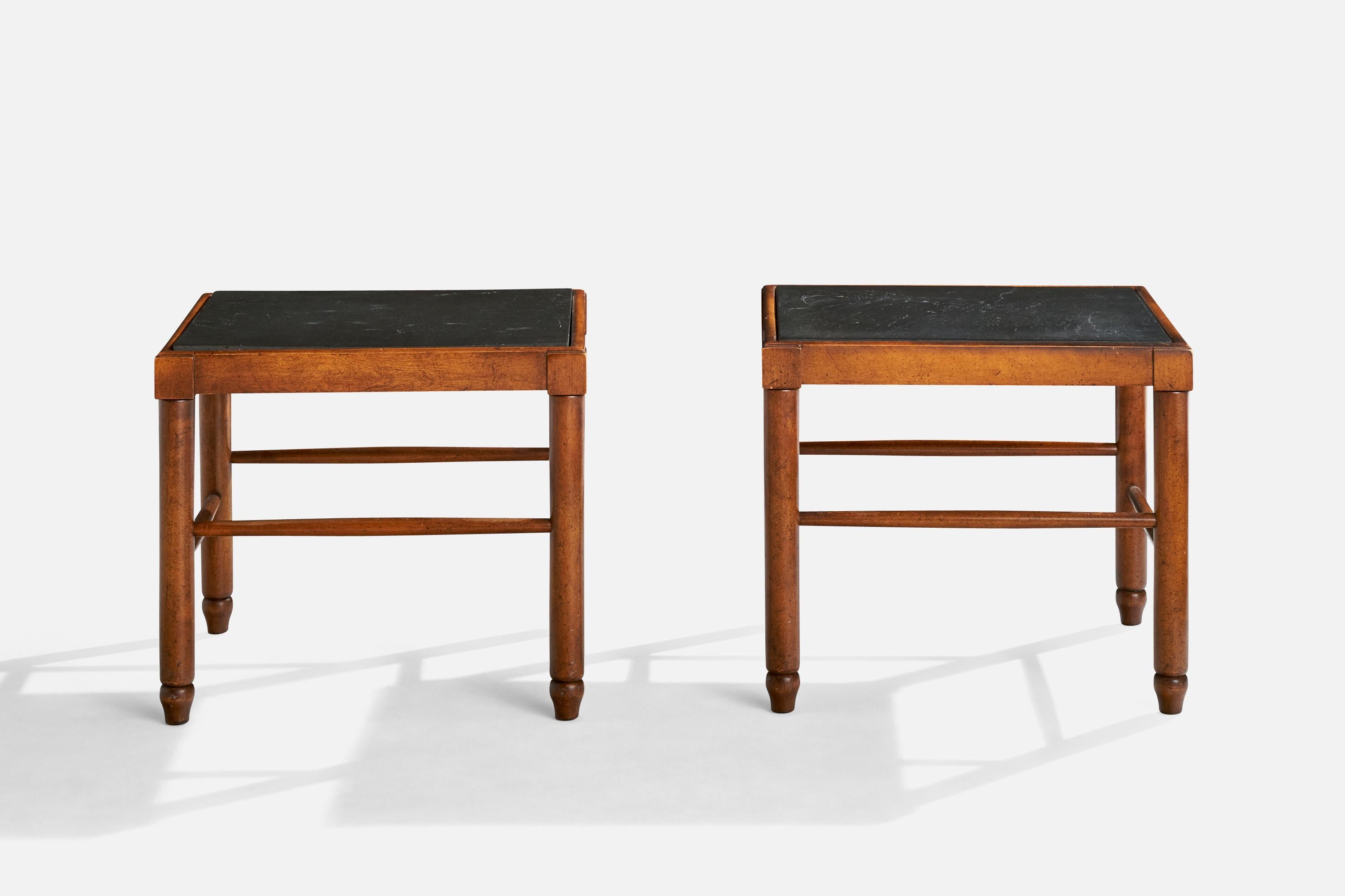 Diseñador americano, Mesas auxiliares, Madera, Pizarra, EE.UU., Años 50 en Bueno estado para la venta en High Point, NC