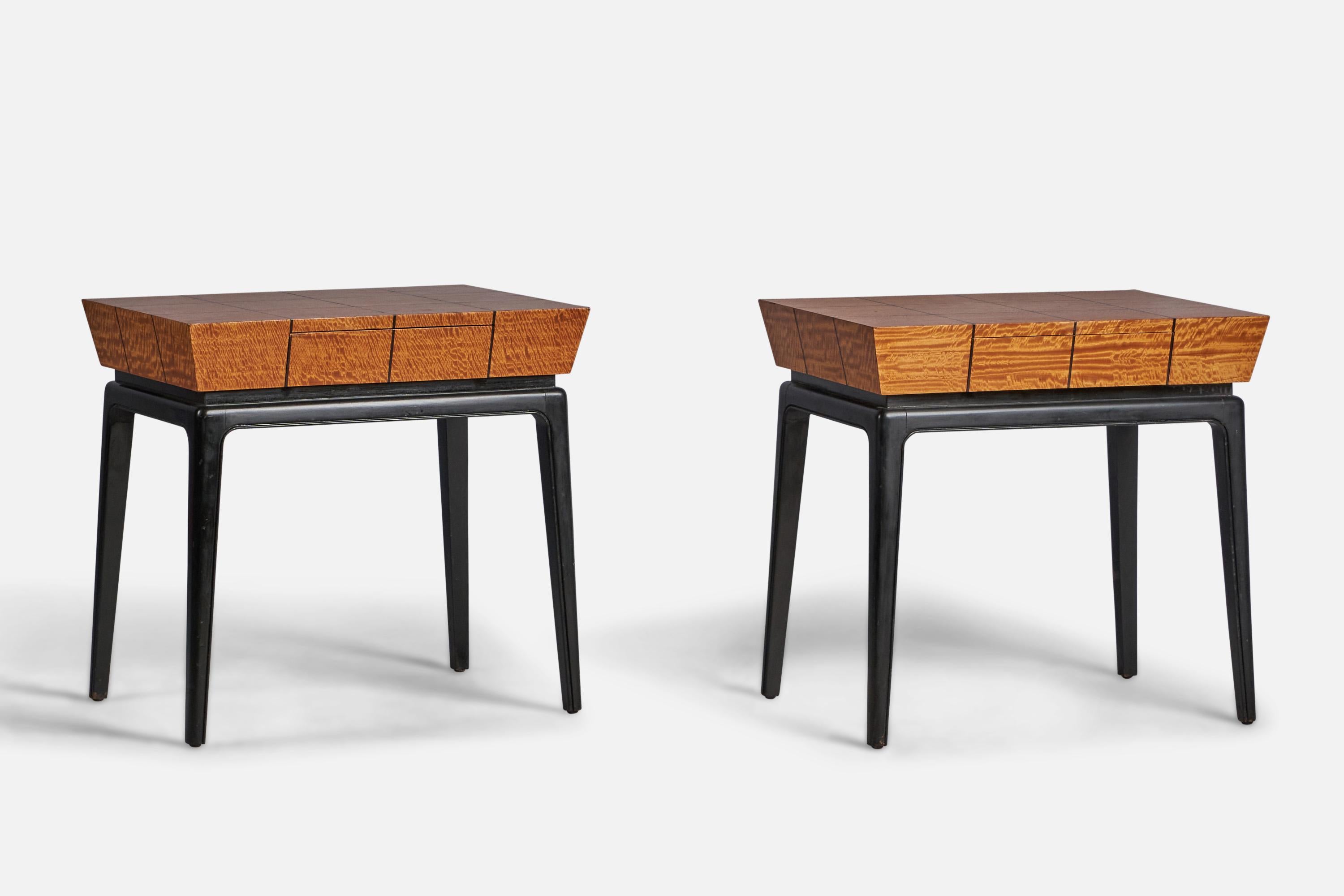 A pair of wood and black-lacquered wood side tables with drawers or nightstands designed and produced in the US, 1950s.

